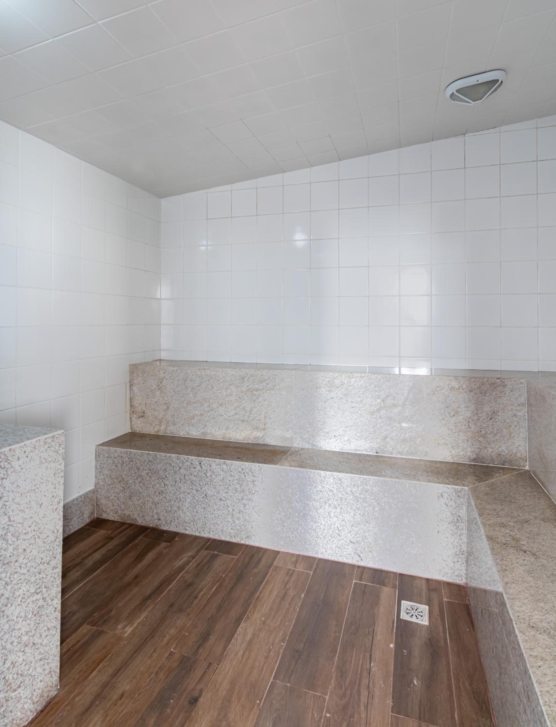 Studio Apartment - Photo 24