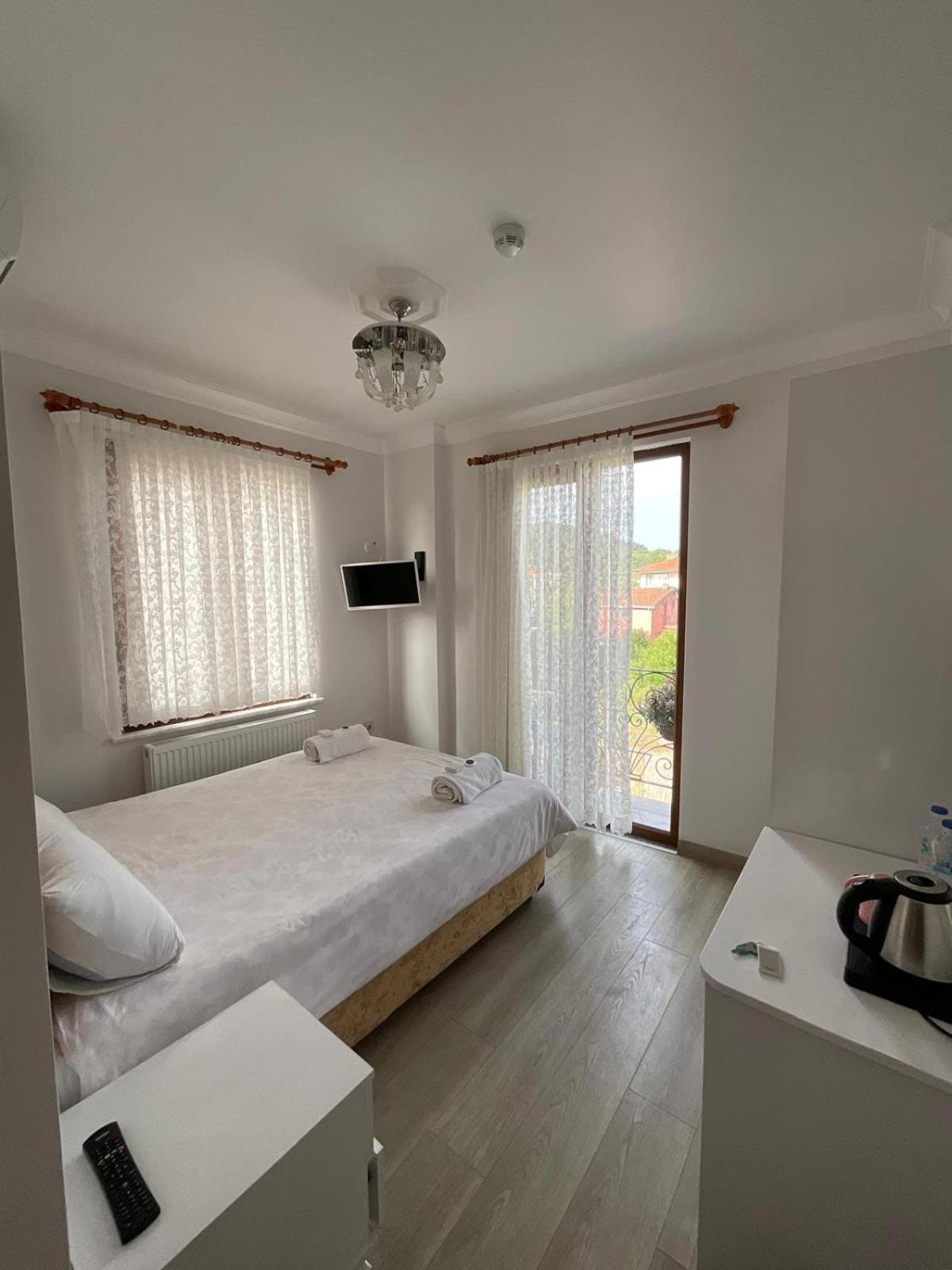 Large Double Room photo 1