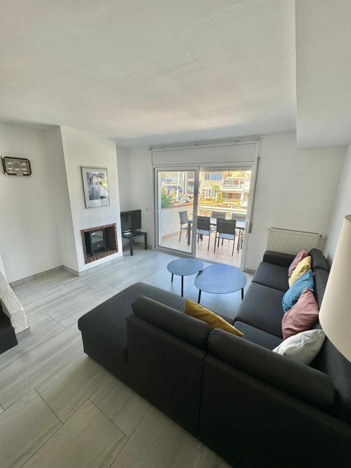 Three-Bedroom House photo 2