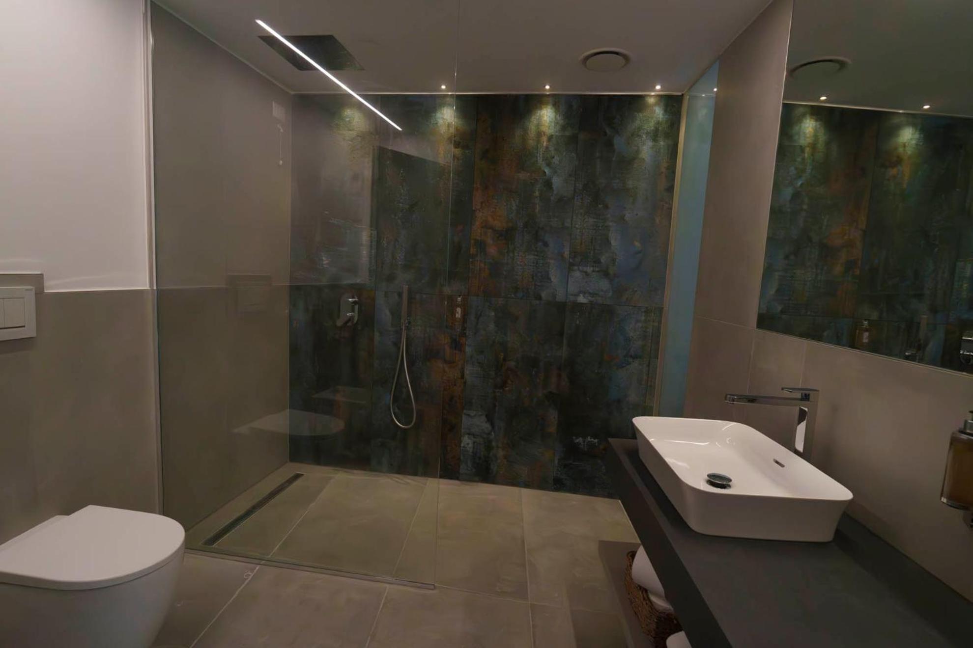 Suite with Lake view and Balcony photo 2