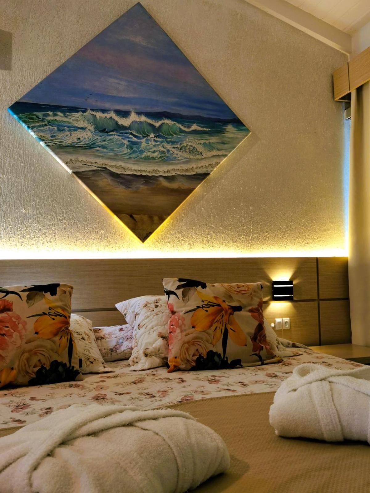 Deluxe Suite with Spa Bath