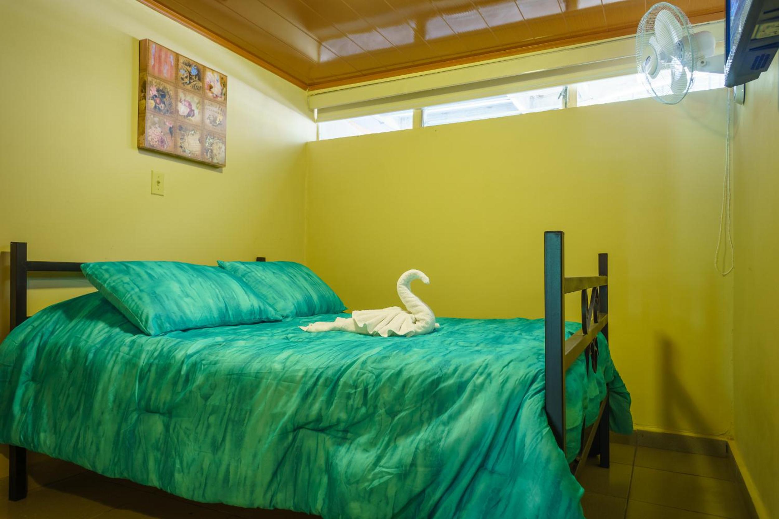 Double Room with Shared Bathroom photo 3