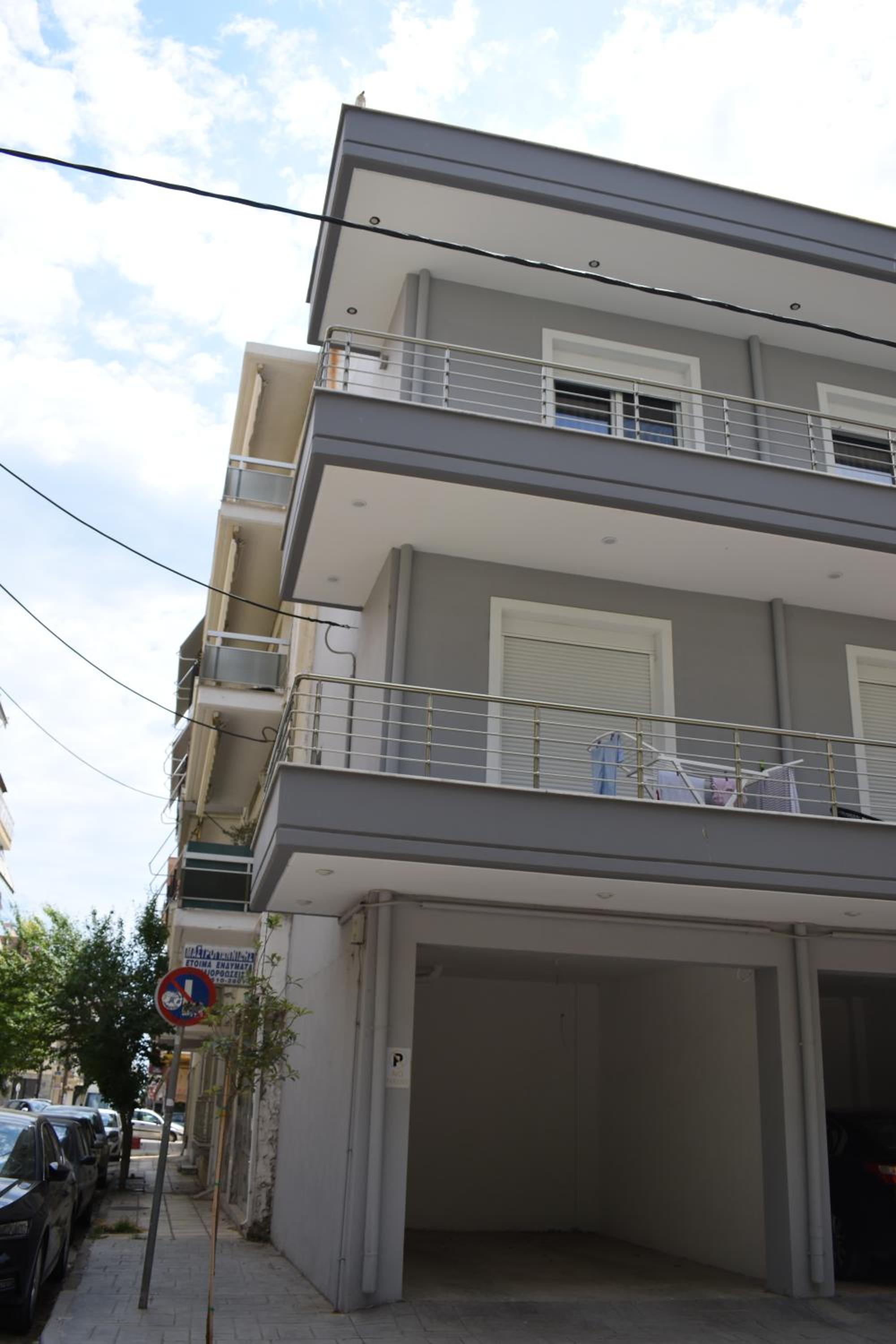 One-Bedroom Apartment - Photo 8