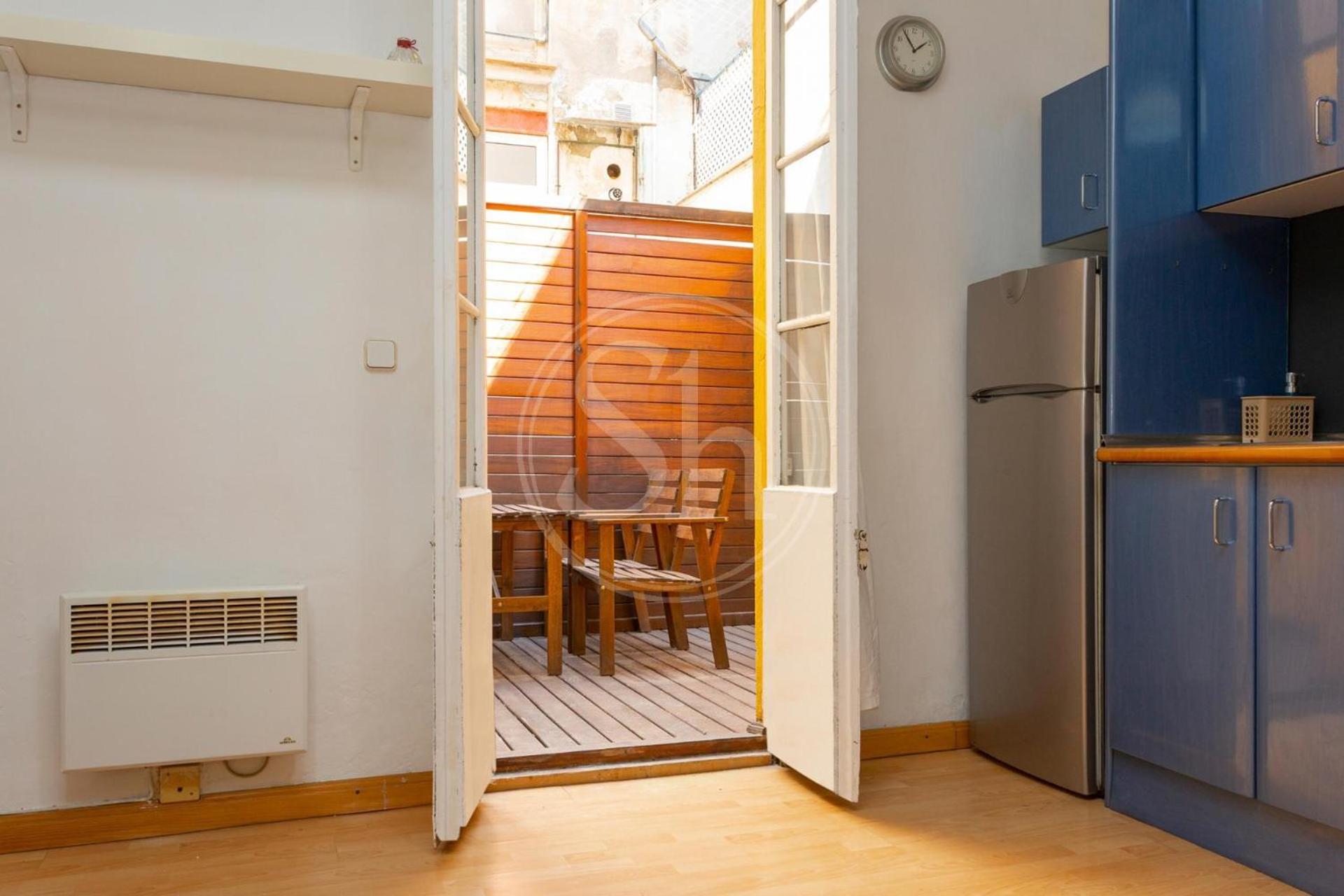 One-Bedroom Apartment photo 2