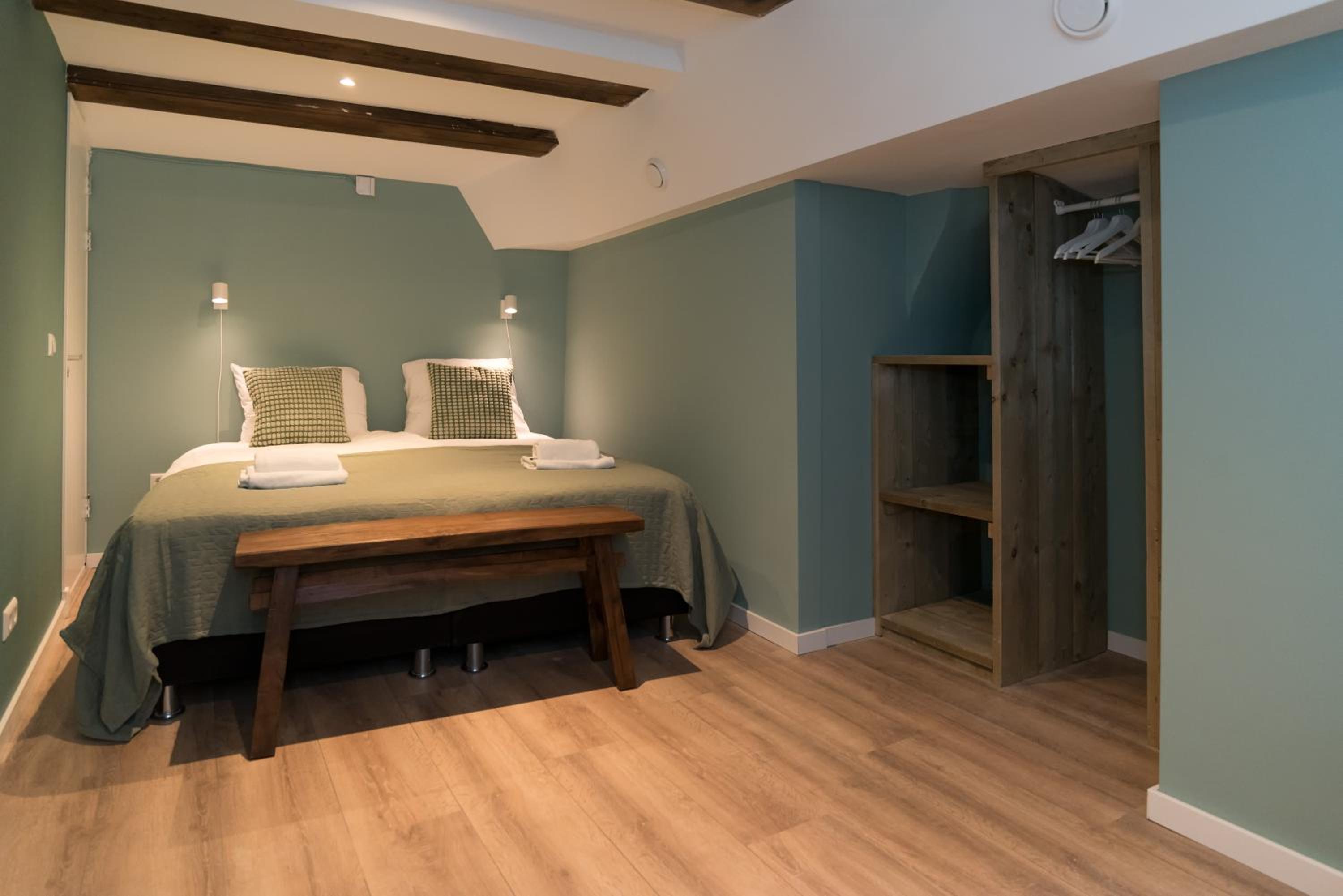 Deluxe Double Room with Bath (Smedestraat) photo 3