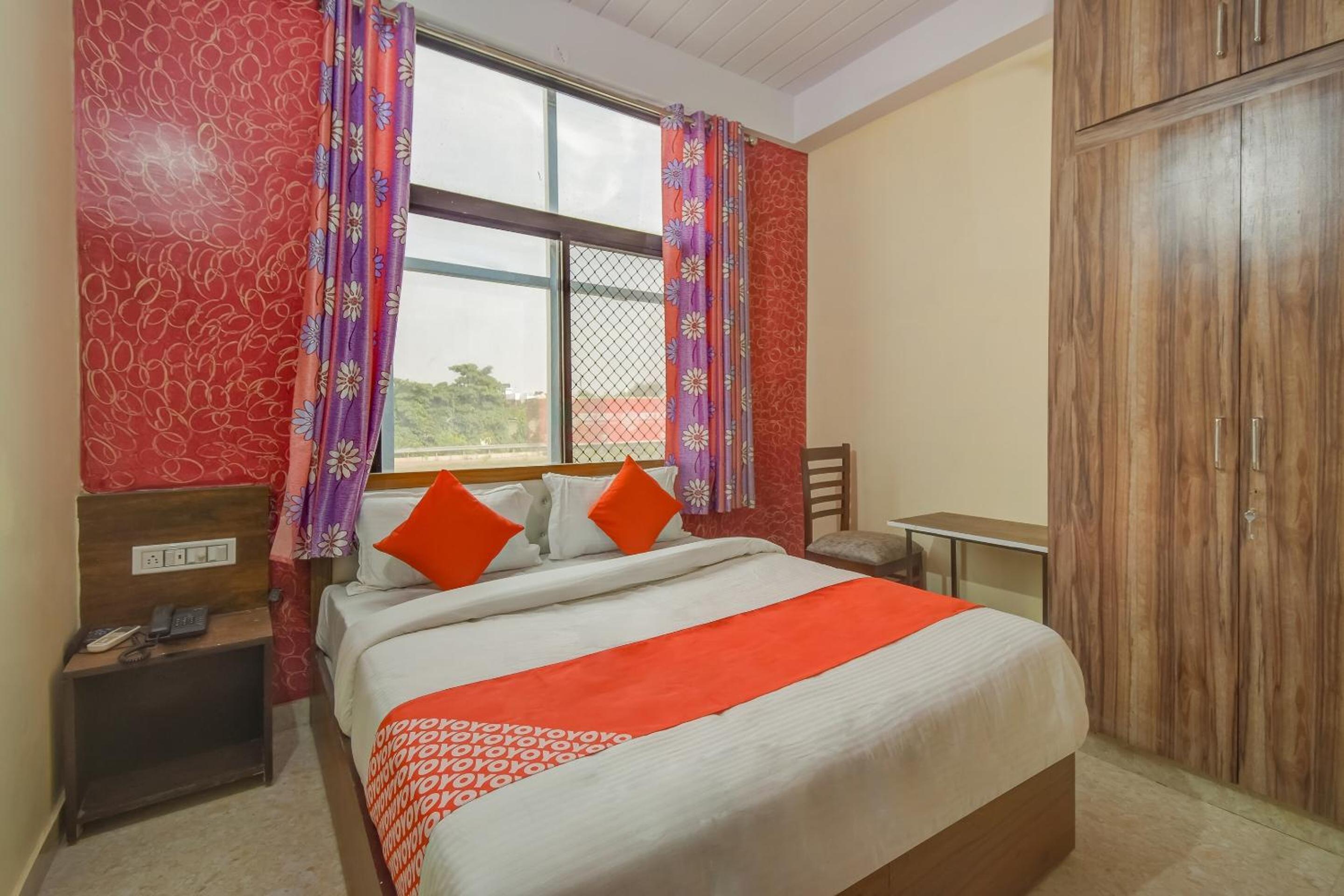 Standard Double Room - Photo 12