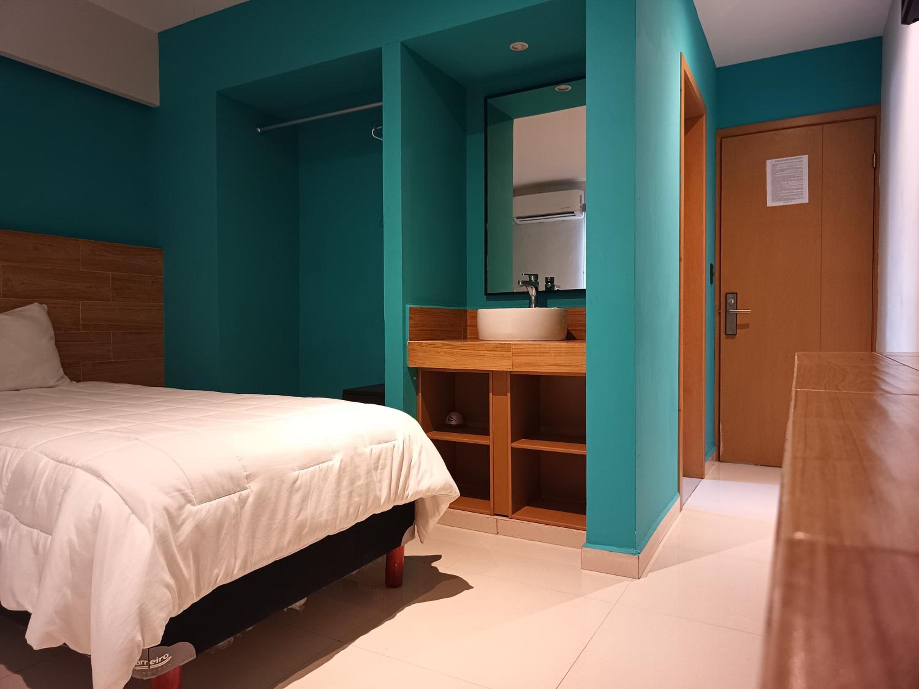 Standard Double Room - Photo 42