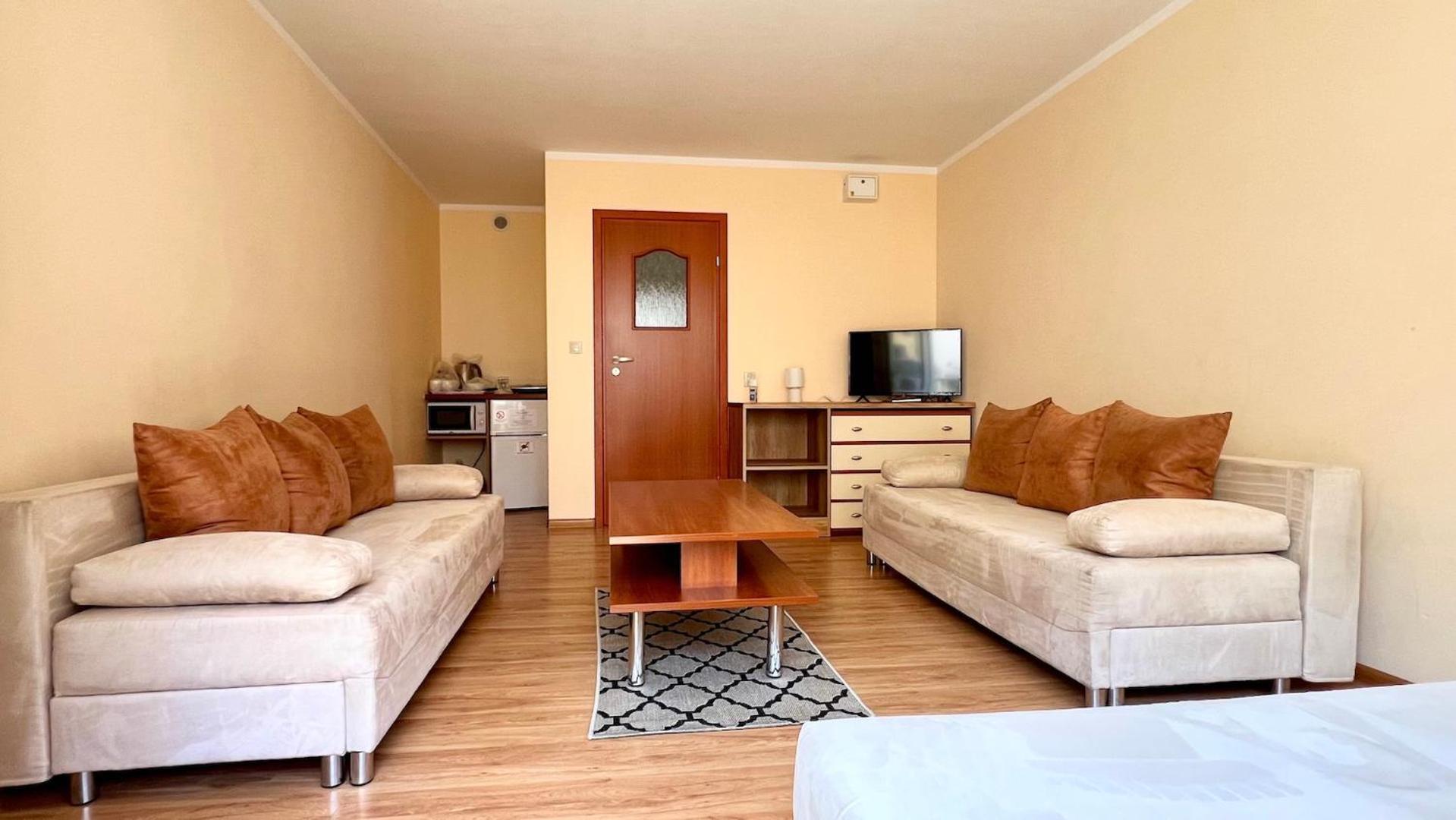 Quadruple Room with Private Bathroom photo 1