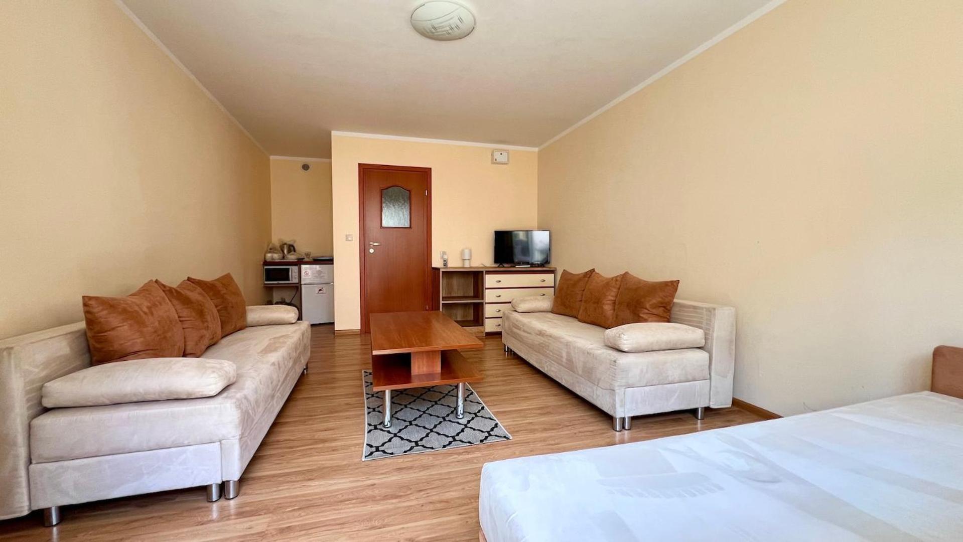 Quadruple Room with Private Bathroom photo 3
