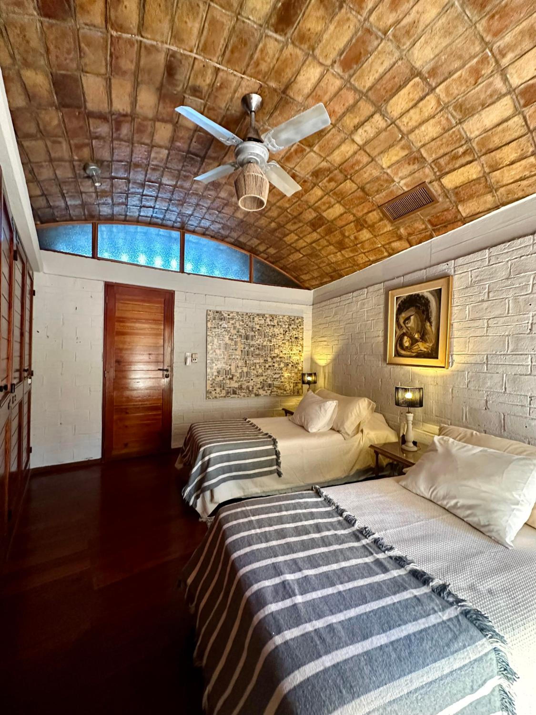 Four-Bedroom House photo 3