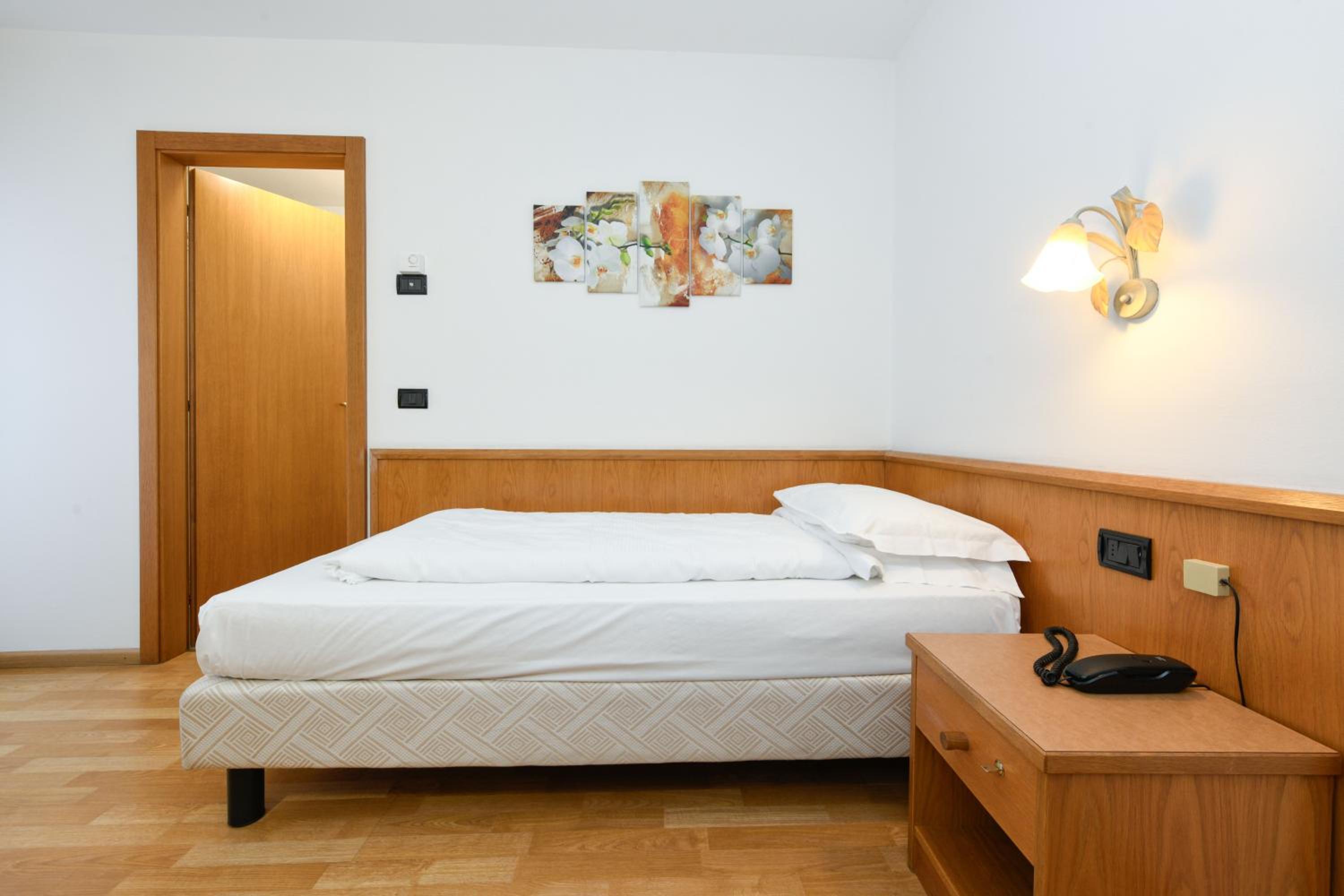 Single Room photo 2