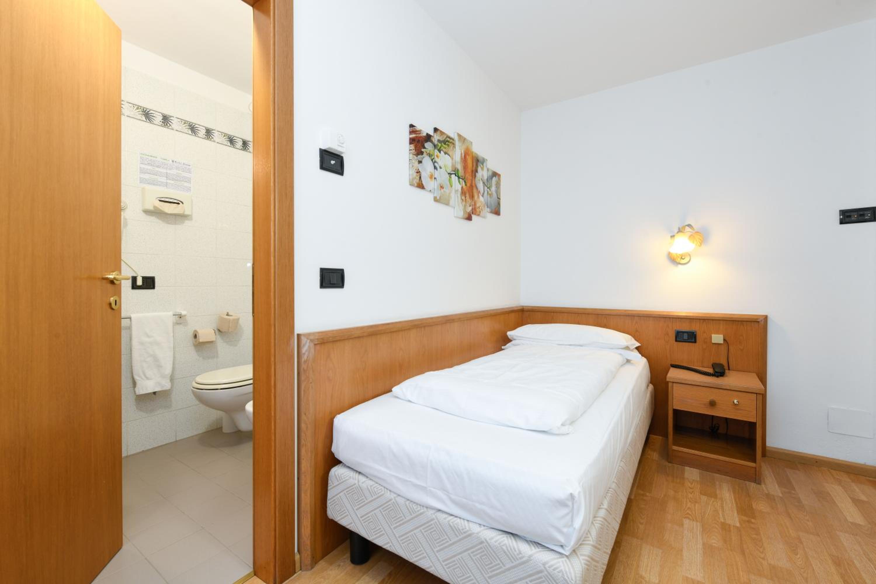 Single Room photo 3