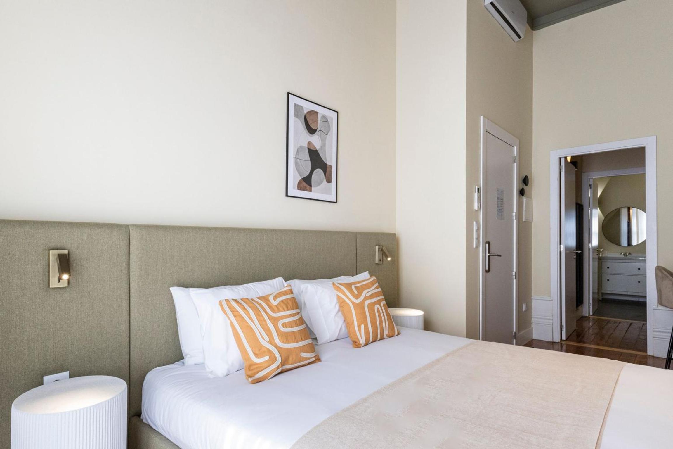 Deluxe Queen Suite