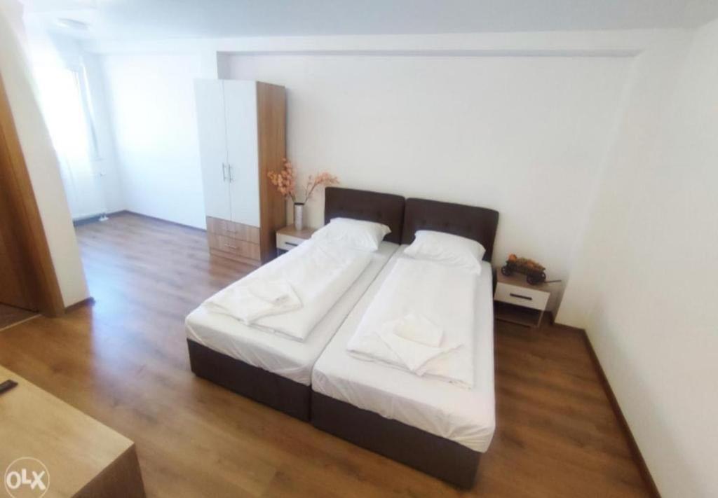 Twin Room With Private Bathroom photo 2