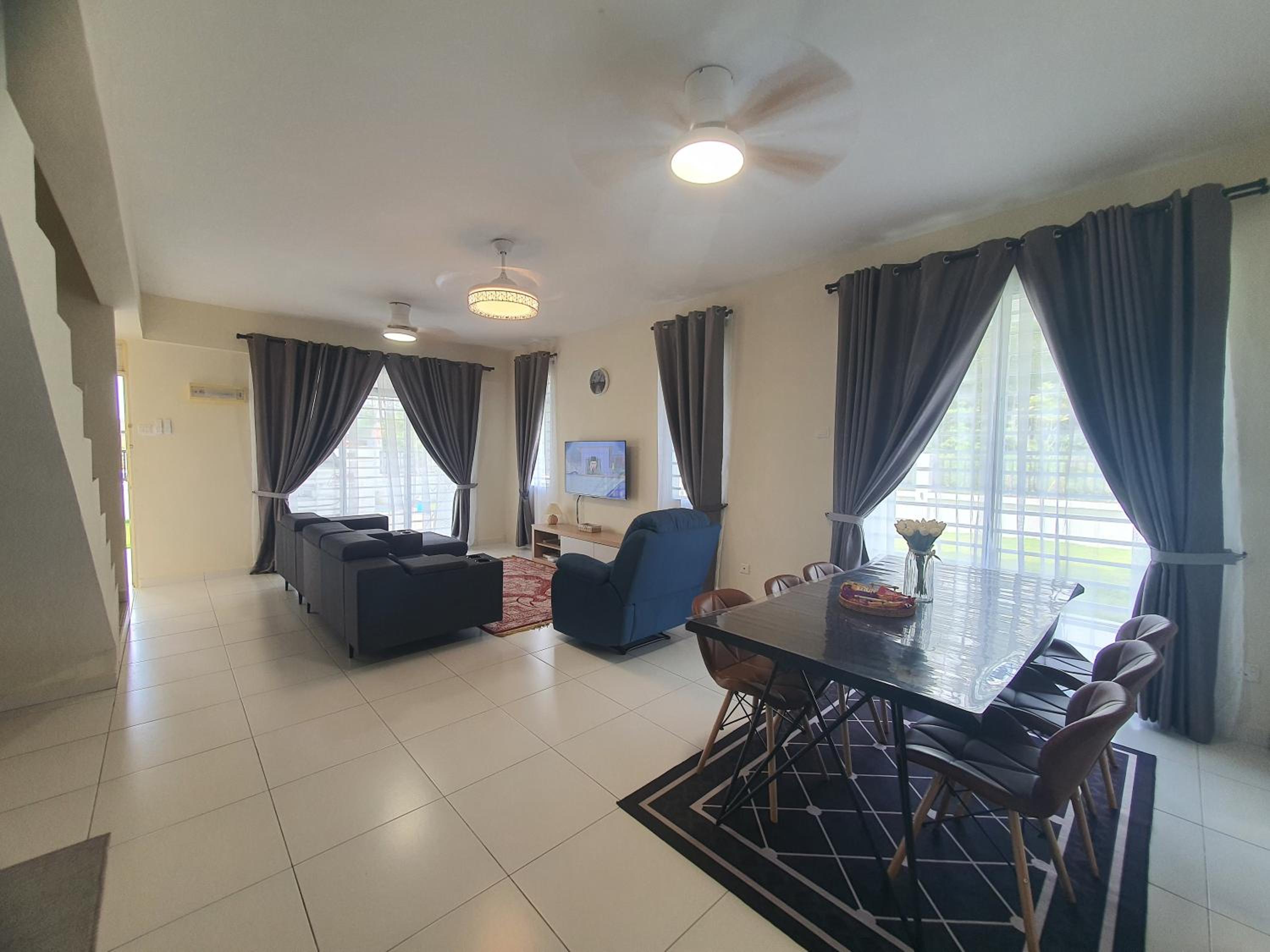 Four-Bedroom House photo 1