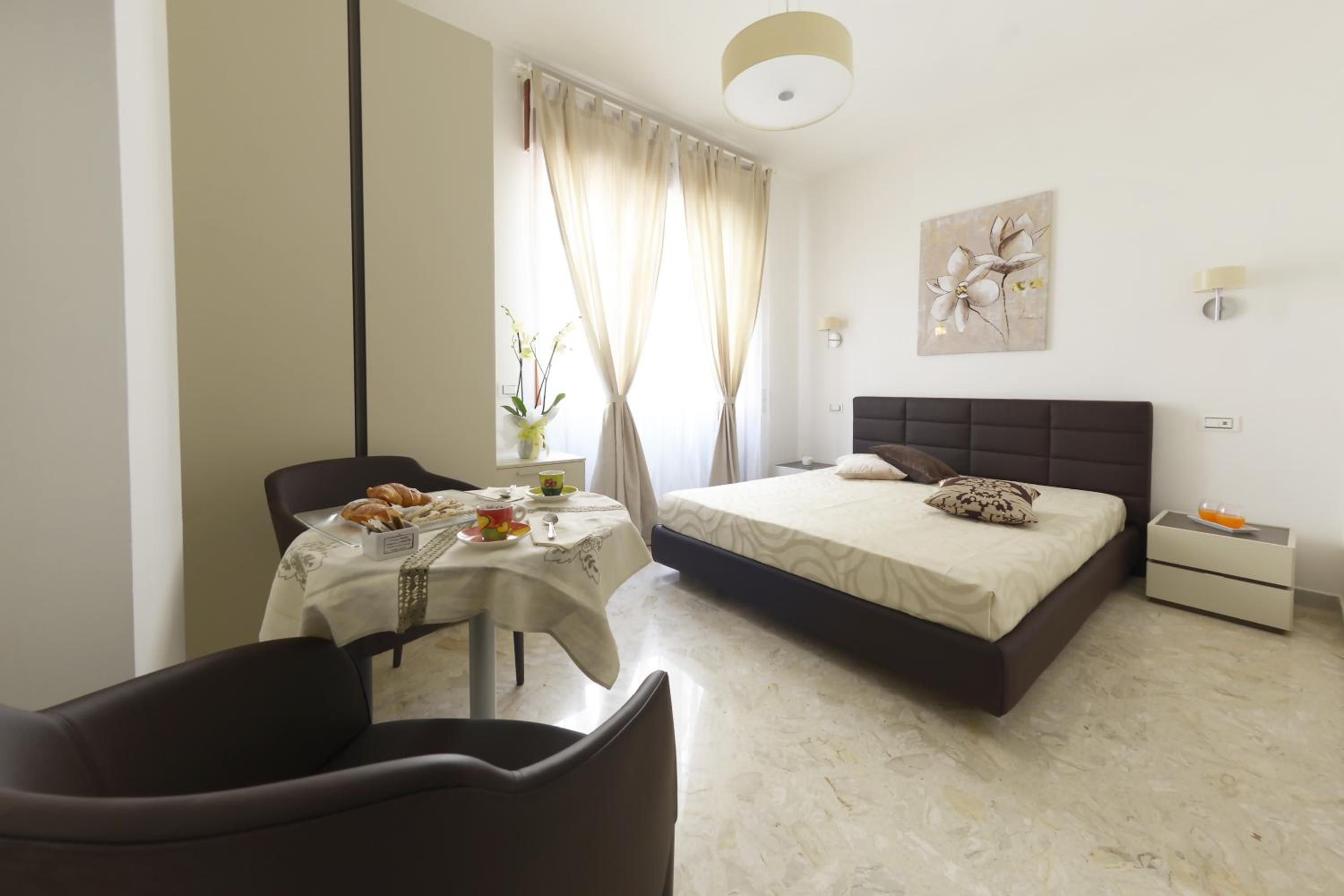 Deluxe Room - Photo 1
