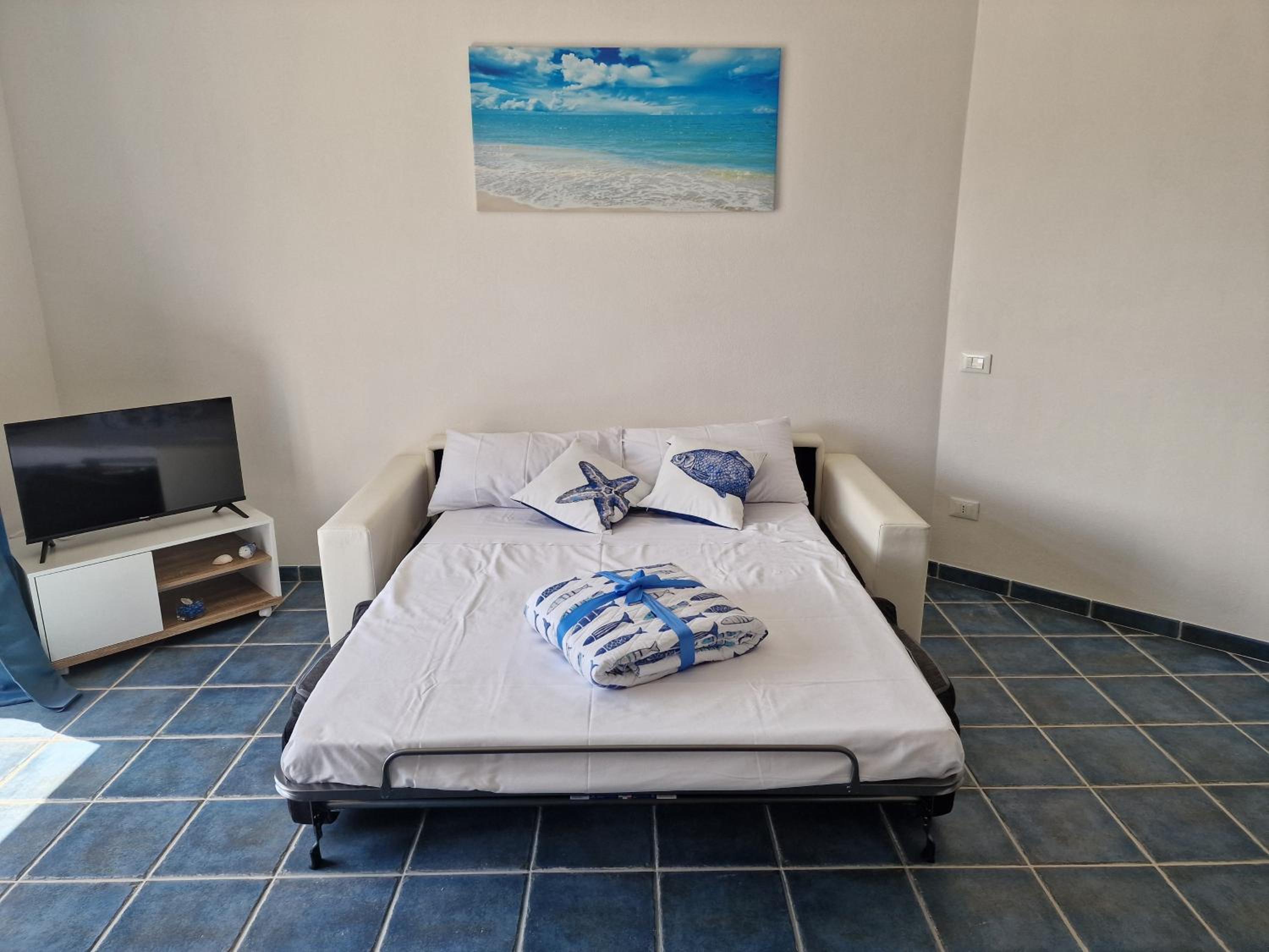 One-Bedroom Apartment photo 1