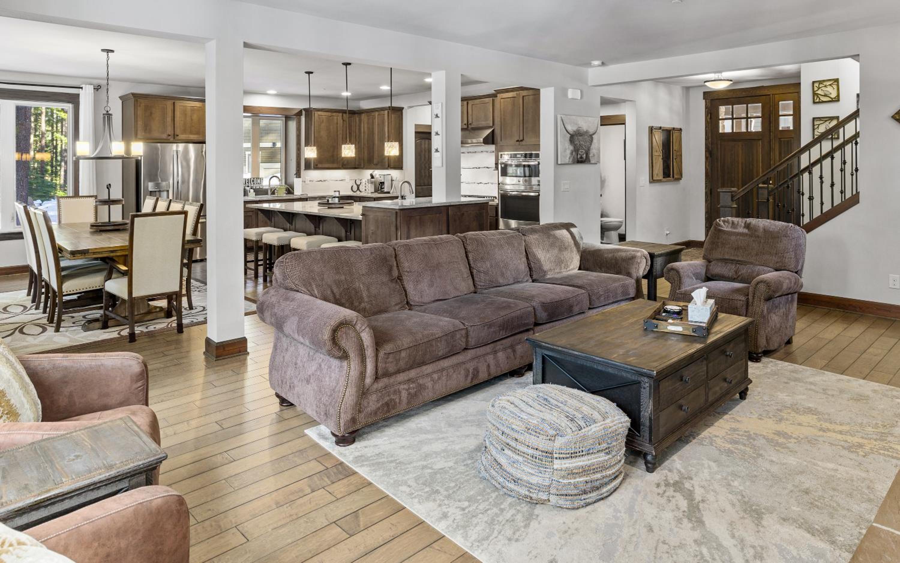 Five-Bedroom House photo 1
