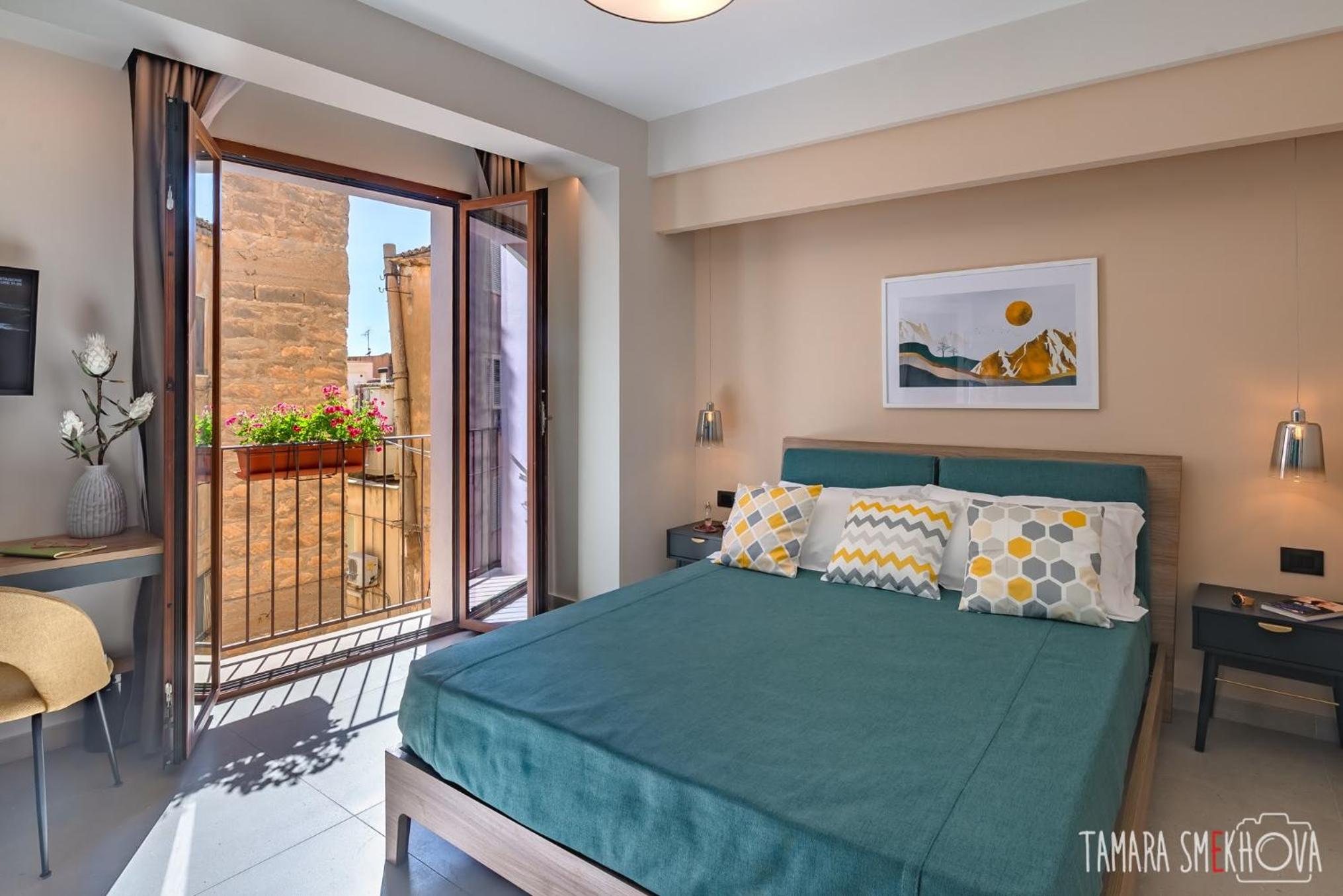 Deluxe Double Room with Balcony photo 1