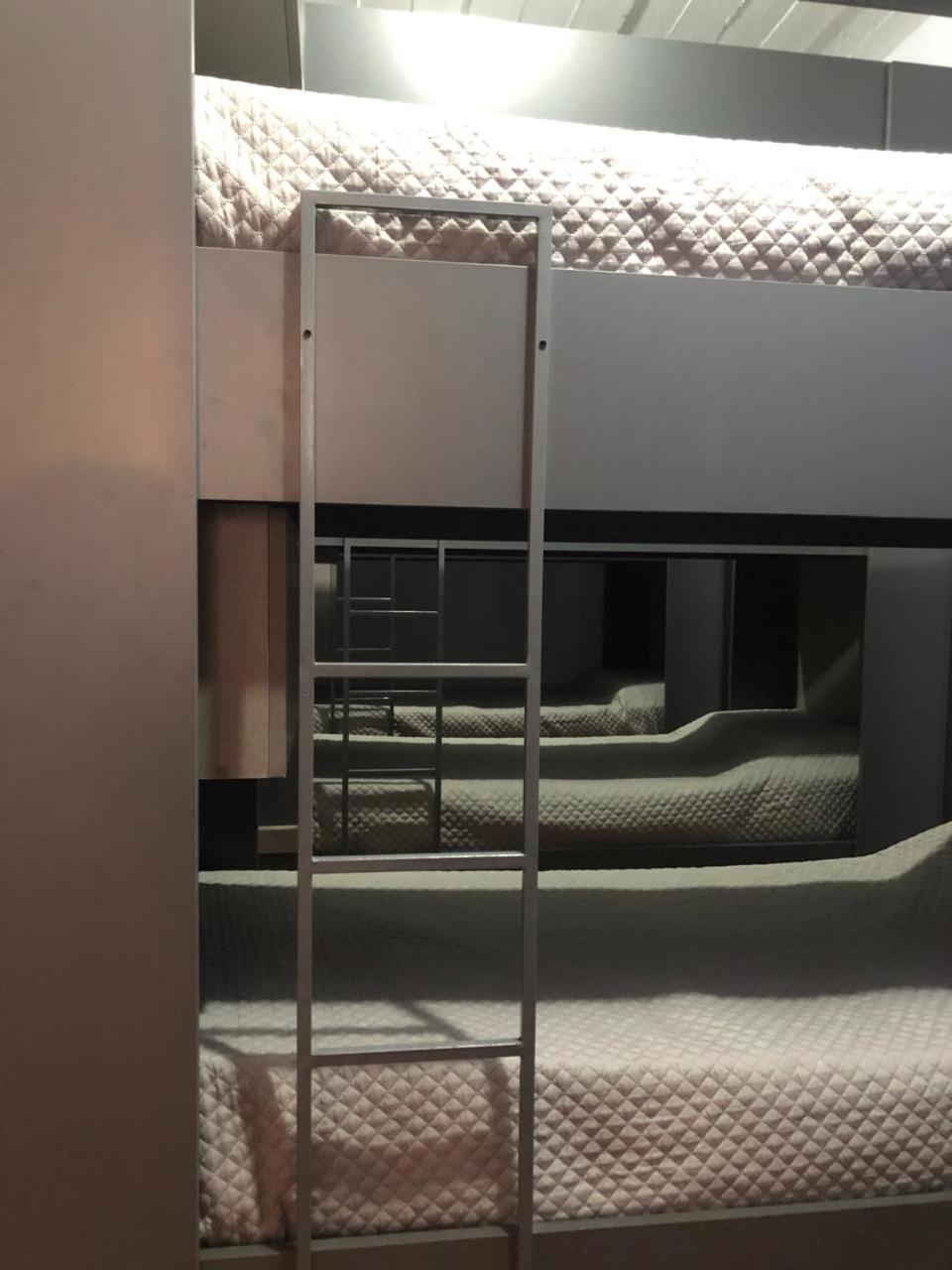 Bed in 10-Bed Mixed Dormitory Room photo 1