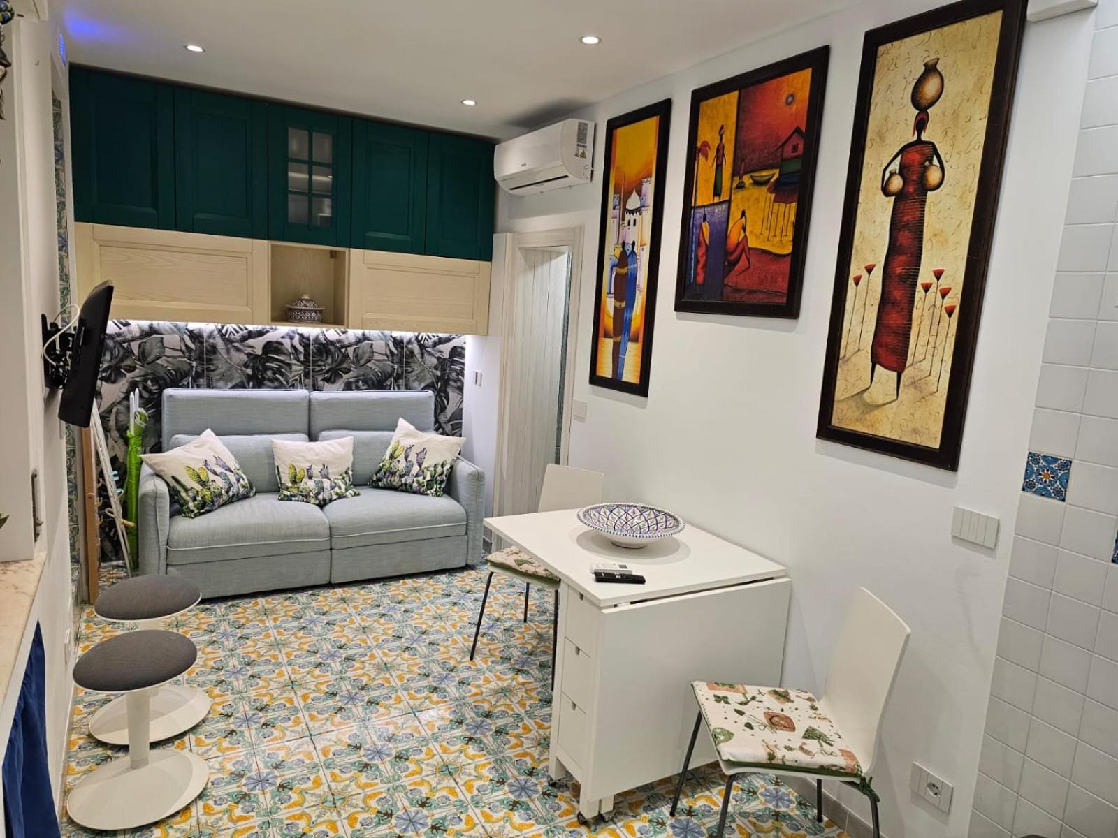 One-Bedroom House photo 1