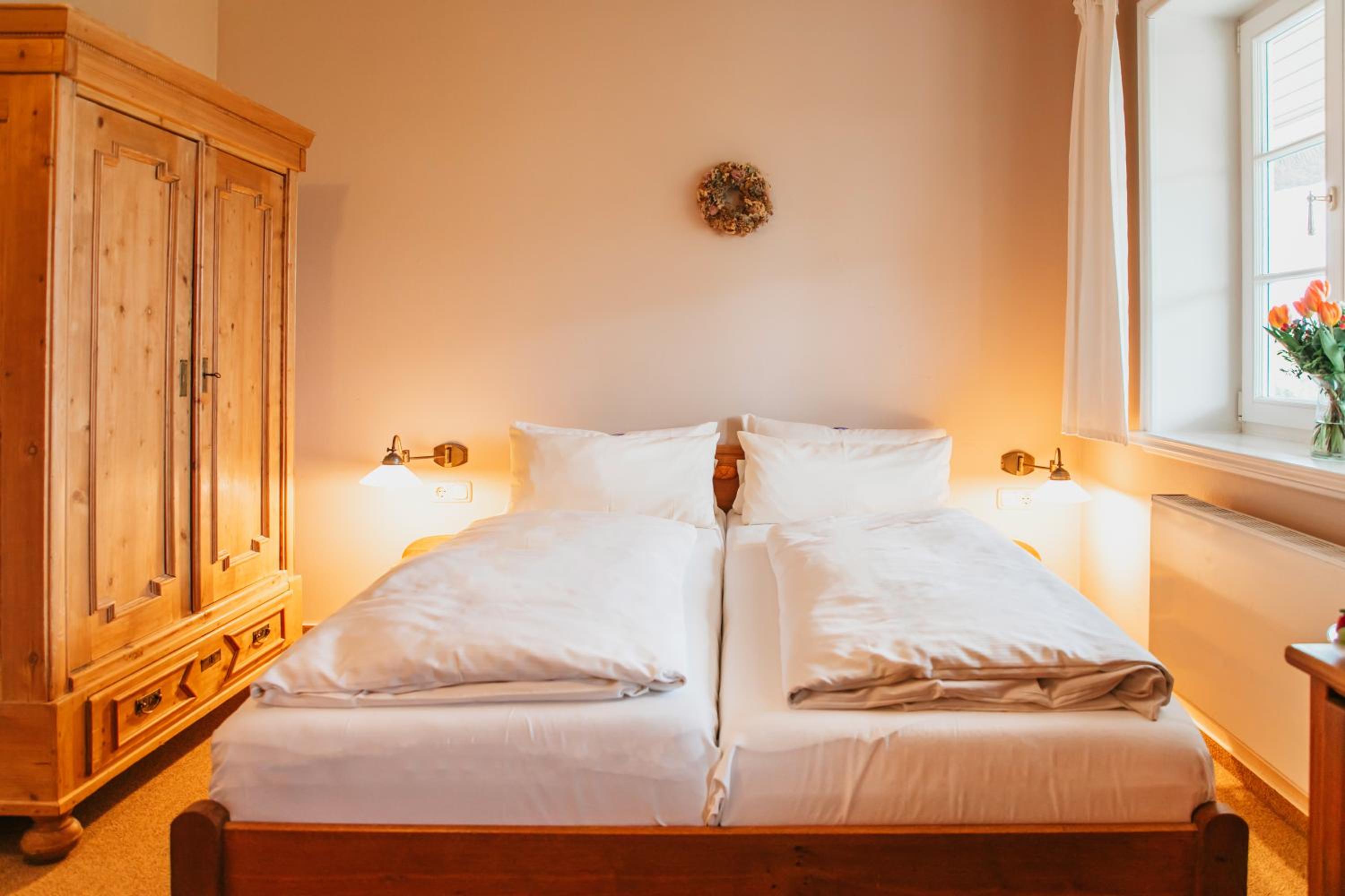 Economy Double Room with small Bathtub