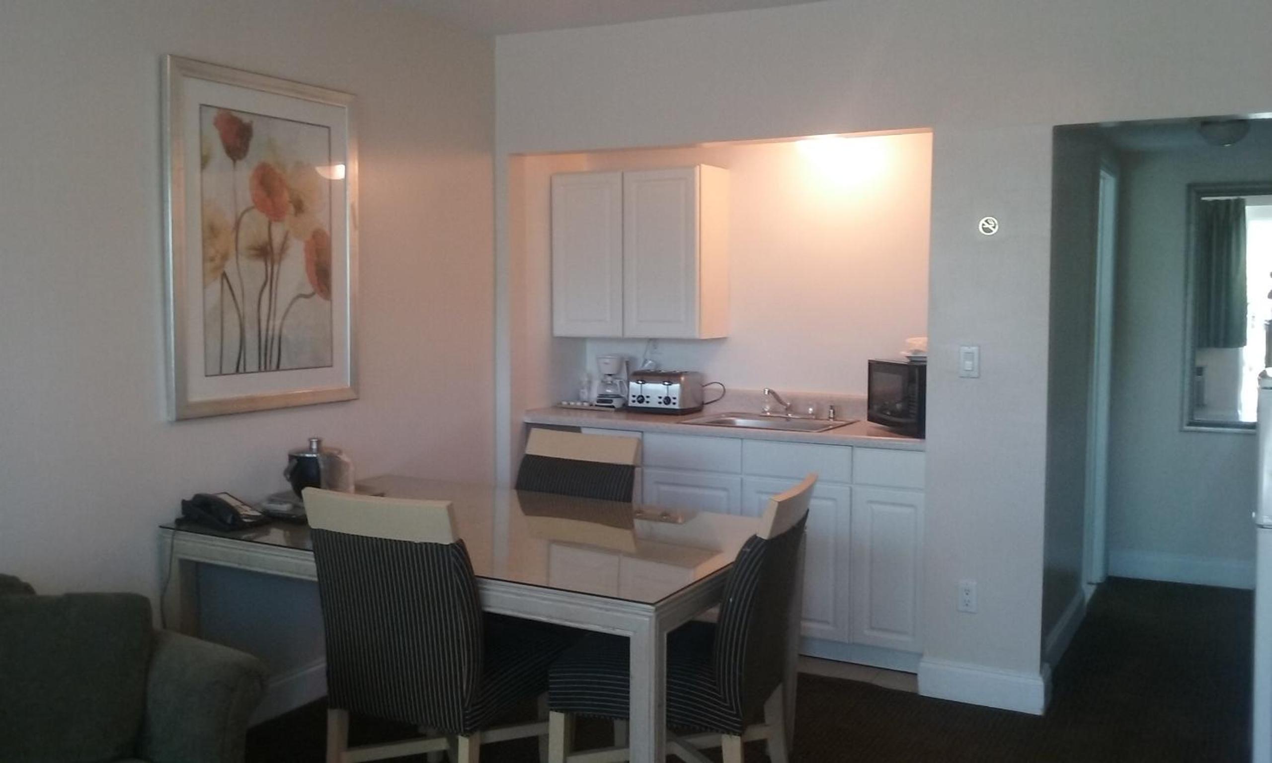Two-Bedroom Suite - Free Parking - Photo 6