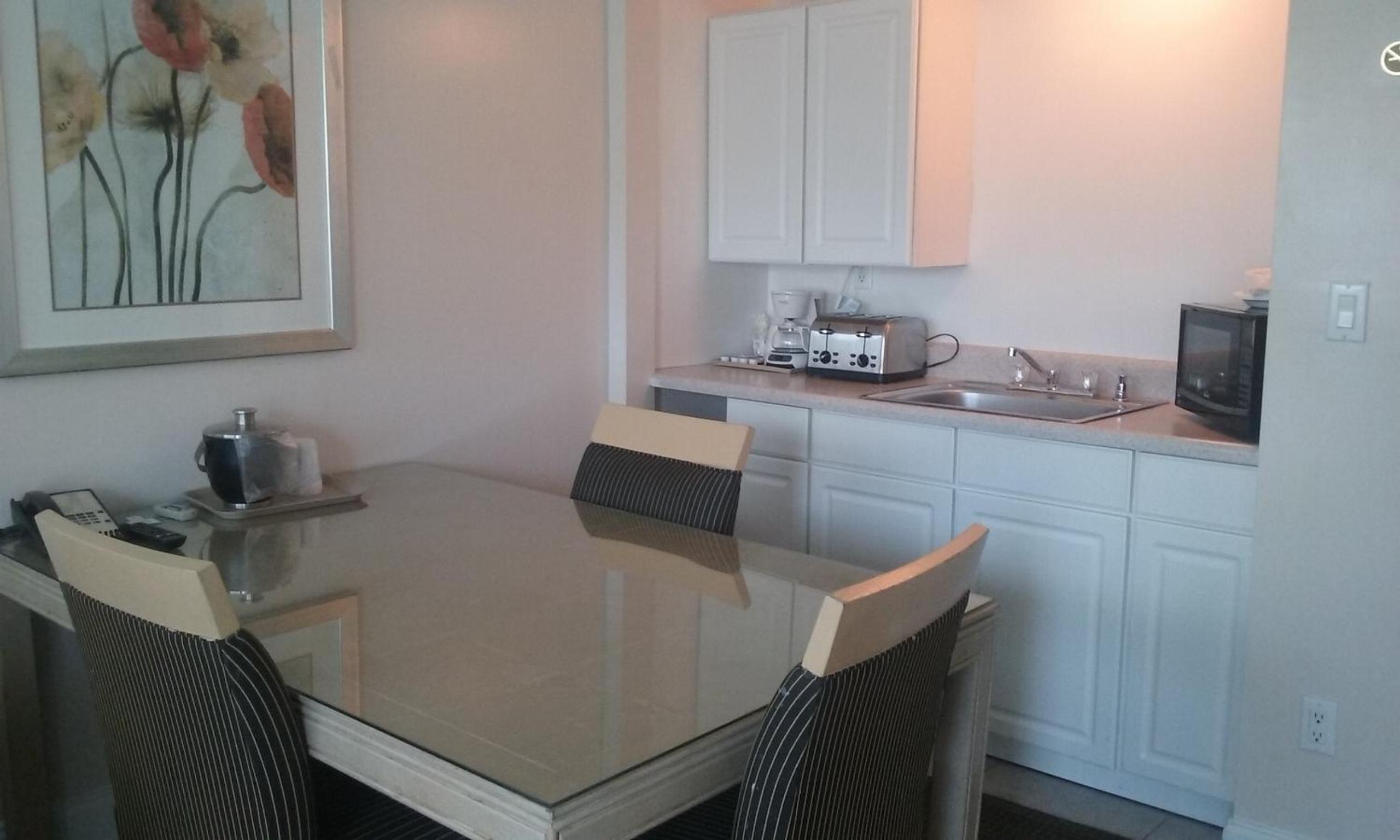 Two-Bedroom Suite - Free Parking - Photo 3