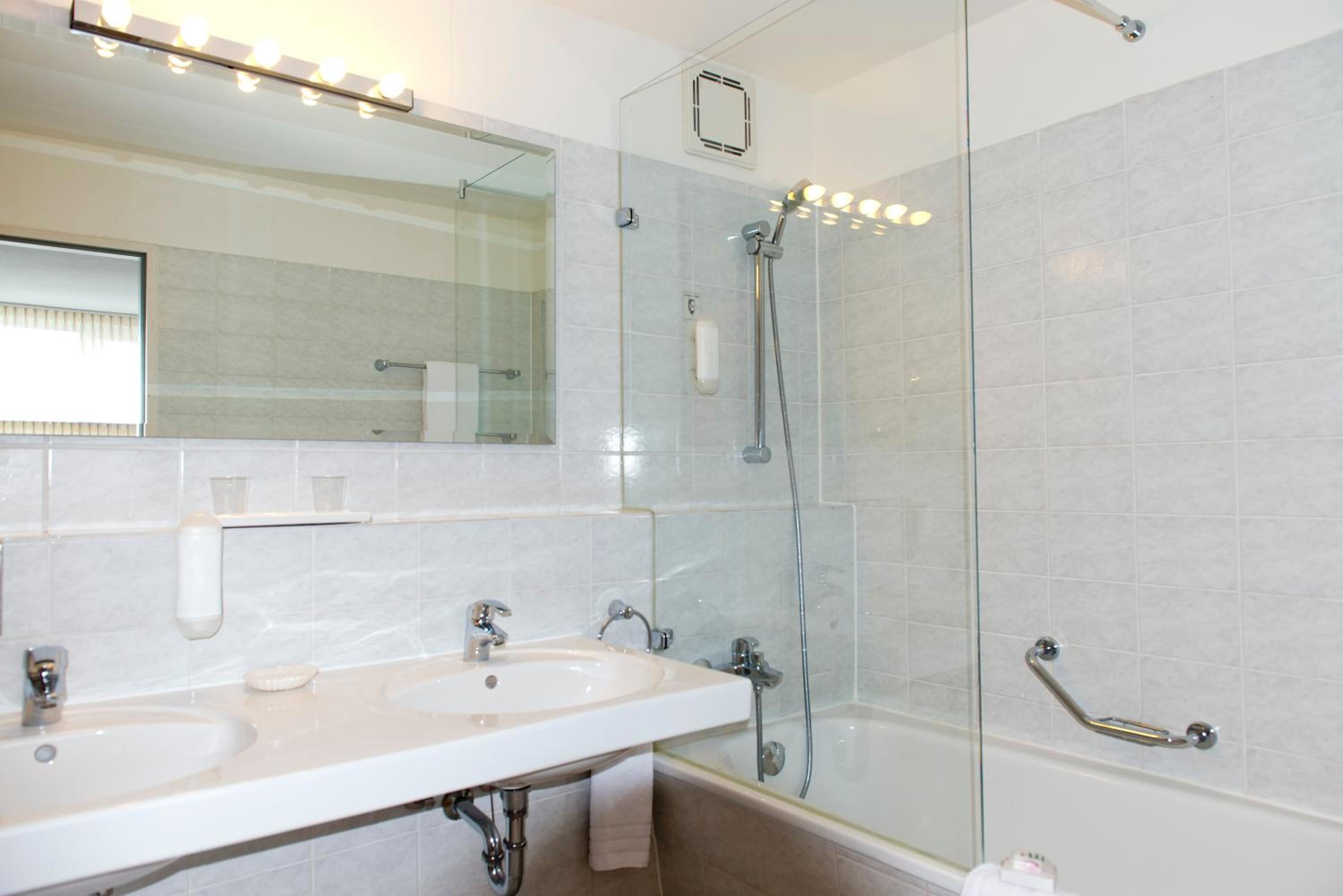 Suite - Photo 7