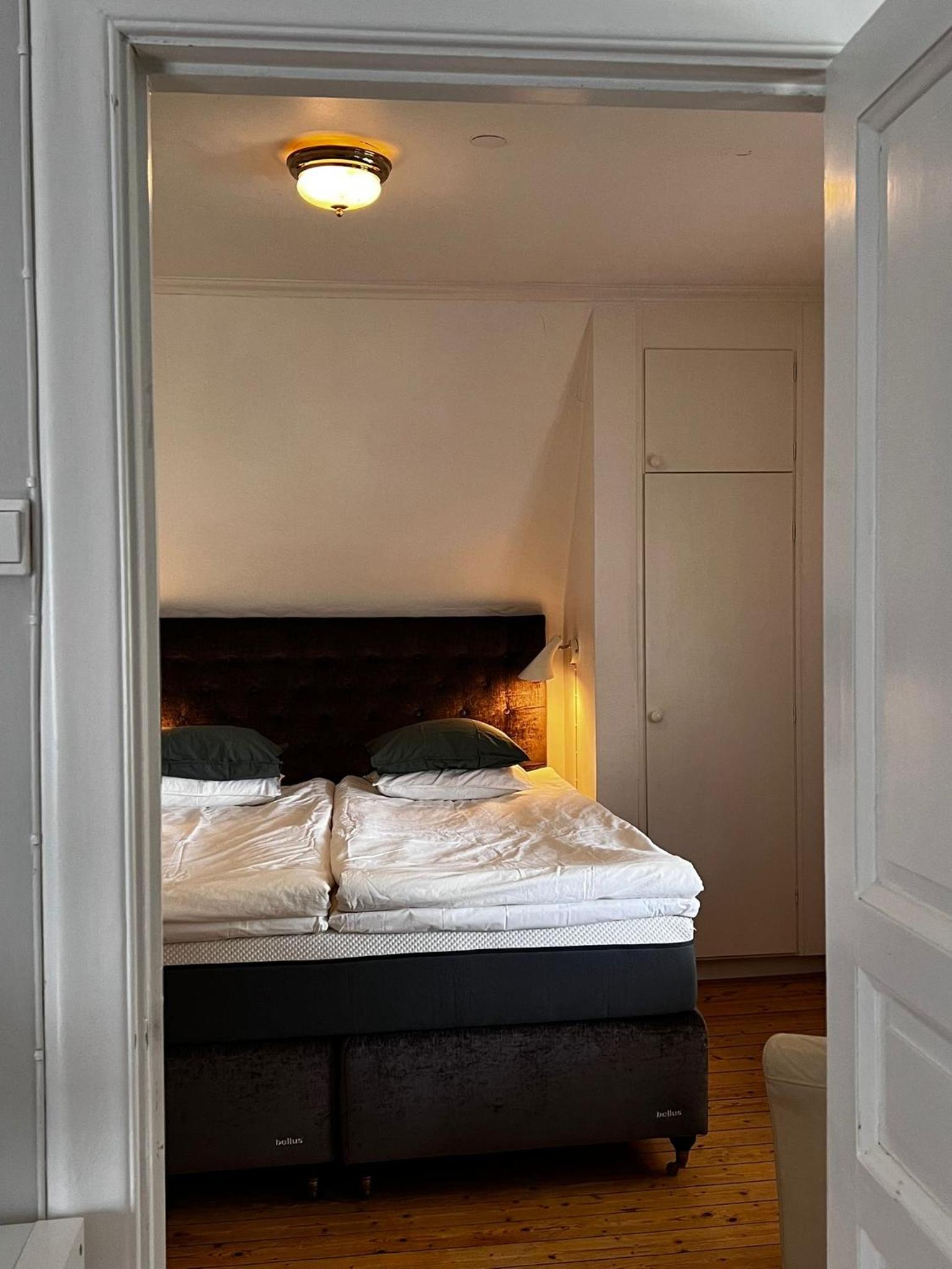 Double Room with Shared Bathroom photo 2