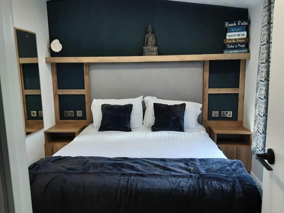 Two-Bedroom House photo 3