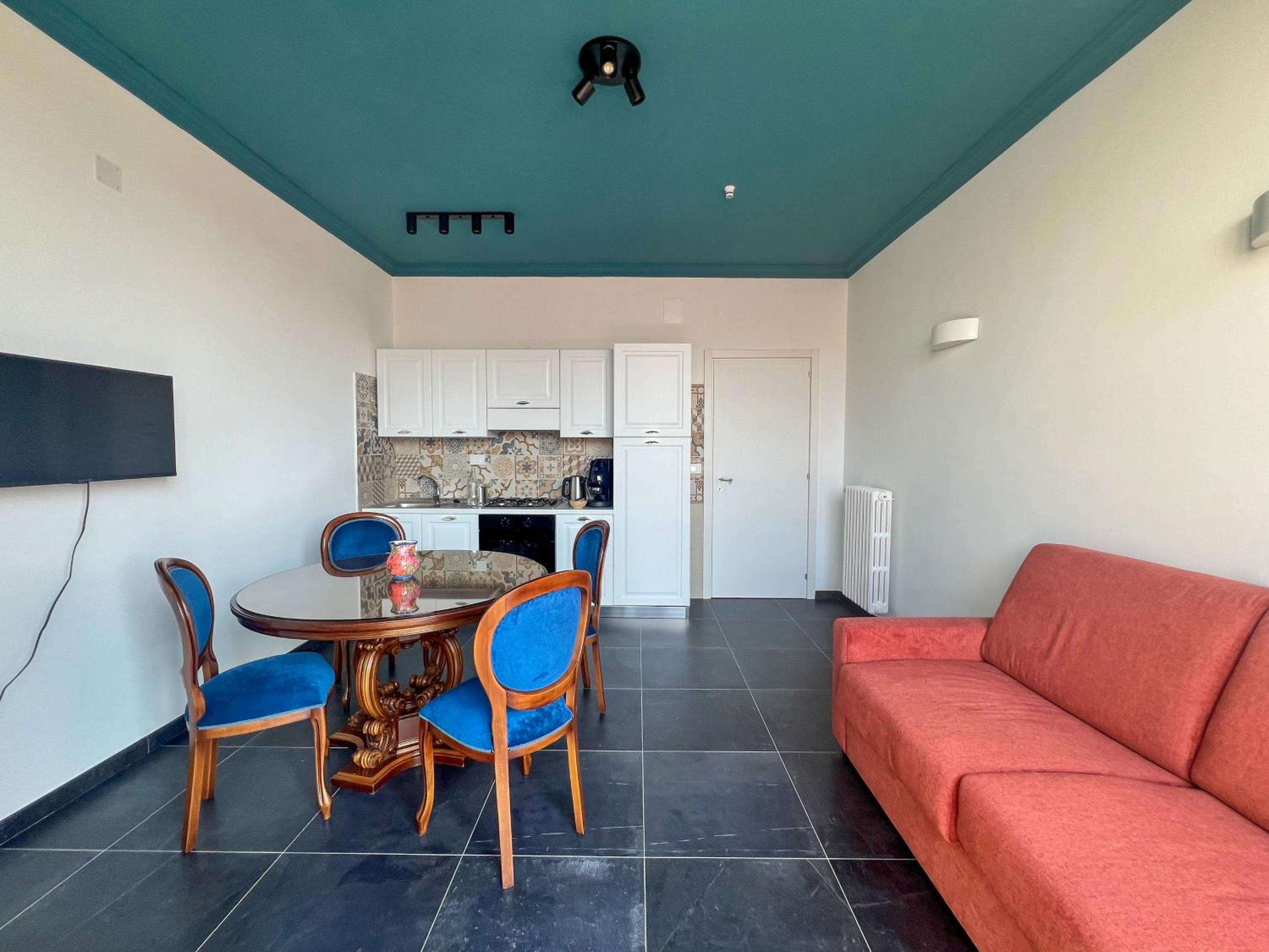 Deluxe One-Bedroom Apartment with City View photo 1