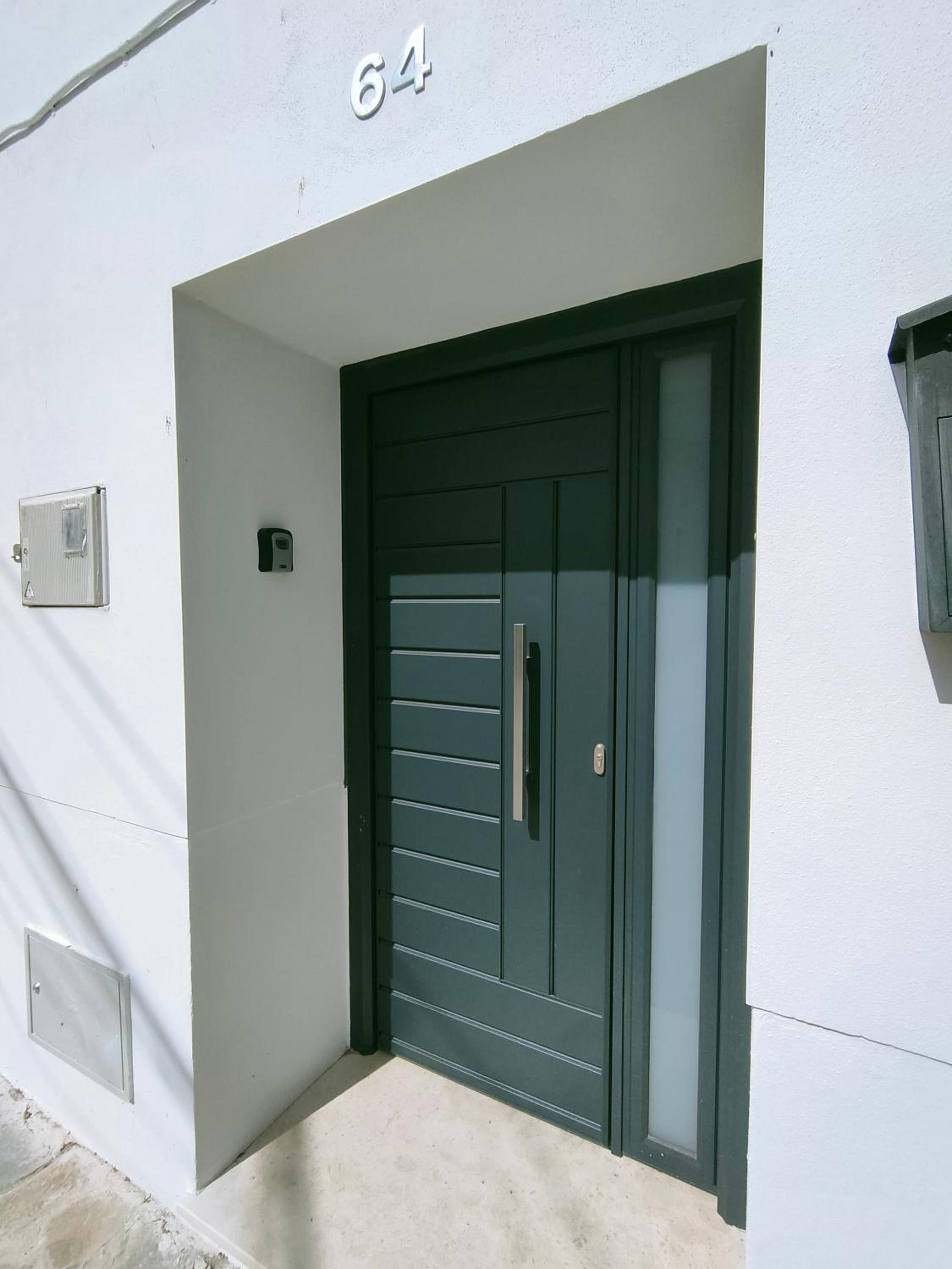 Three-Bedroom House photo 2
