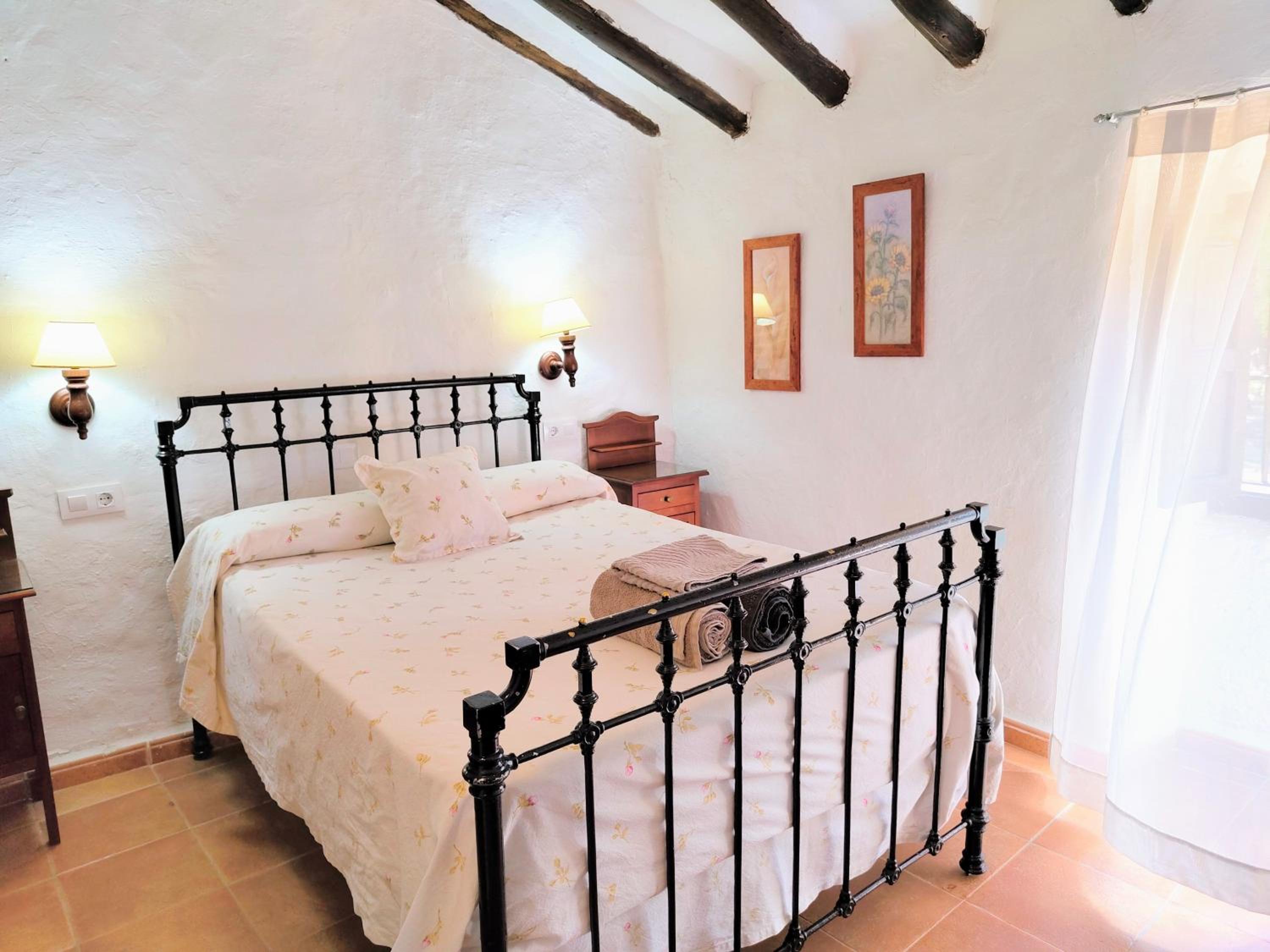 Six-Bedroom House photo 3