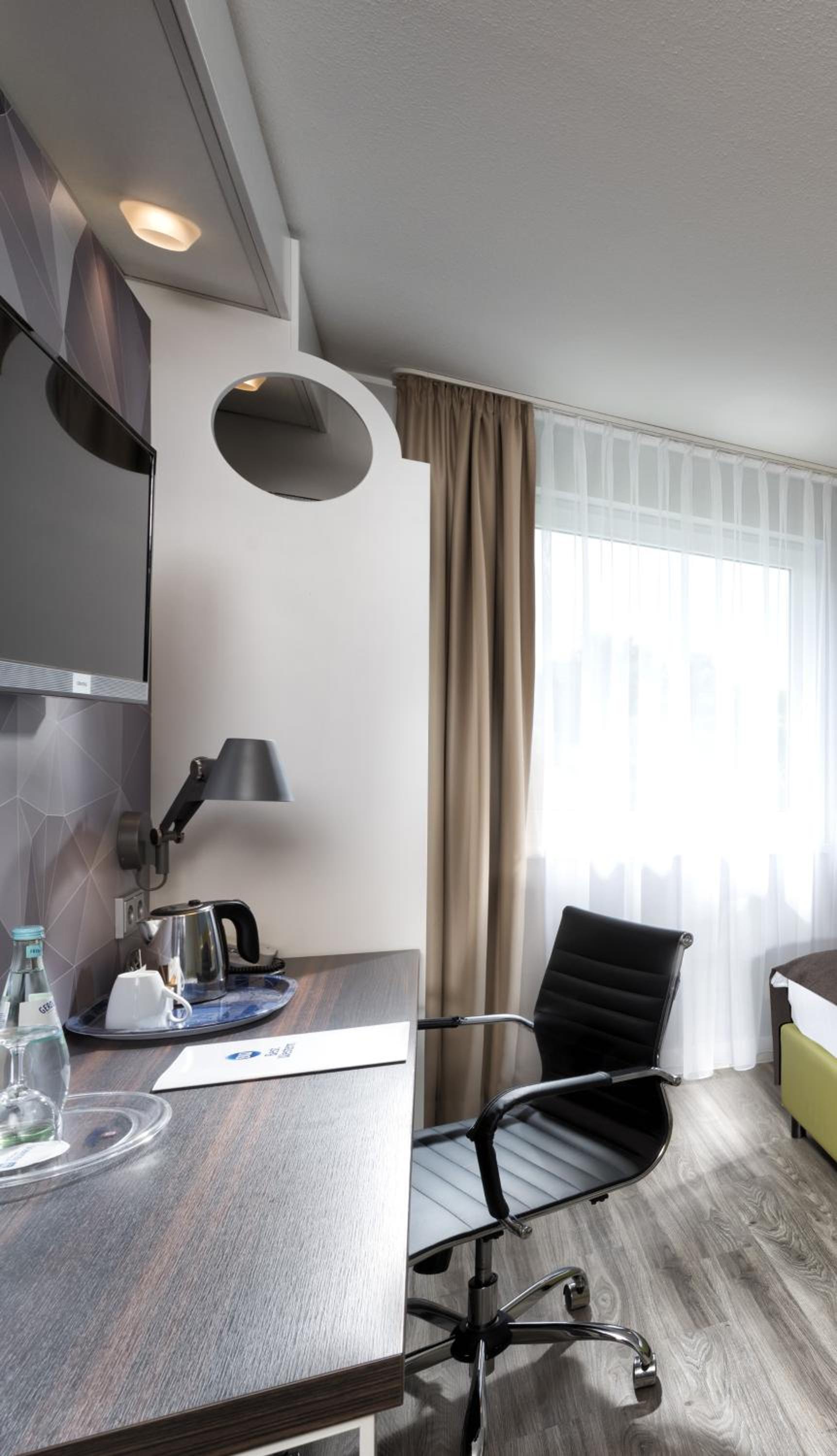Standard Double Room - Photo 13