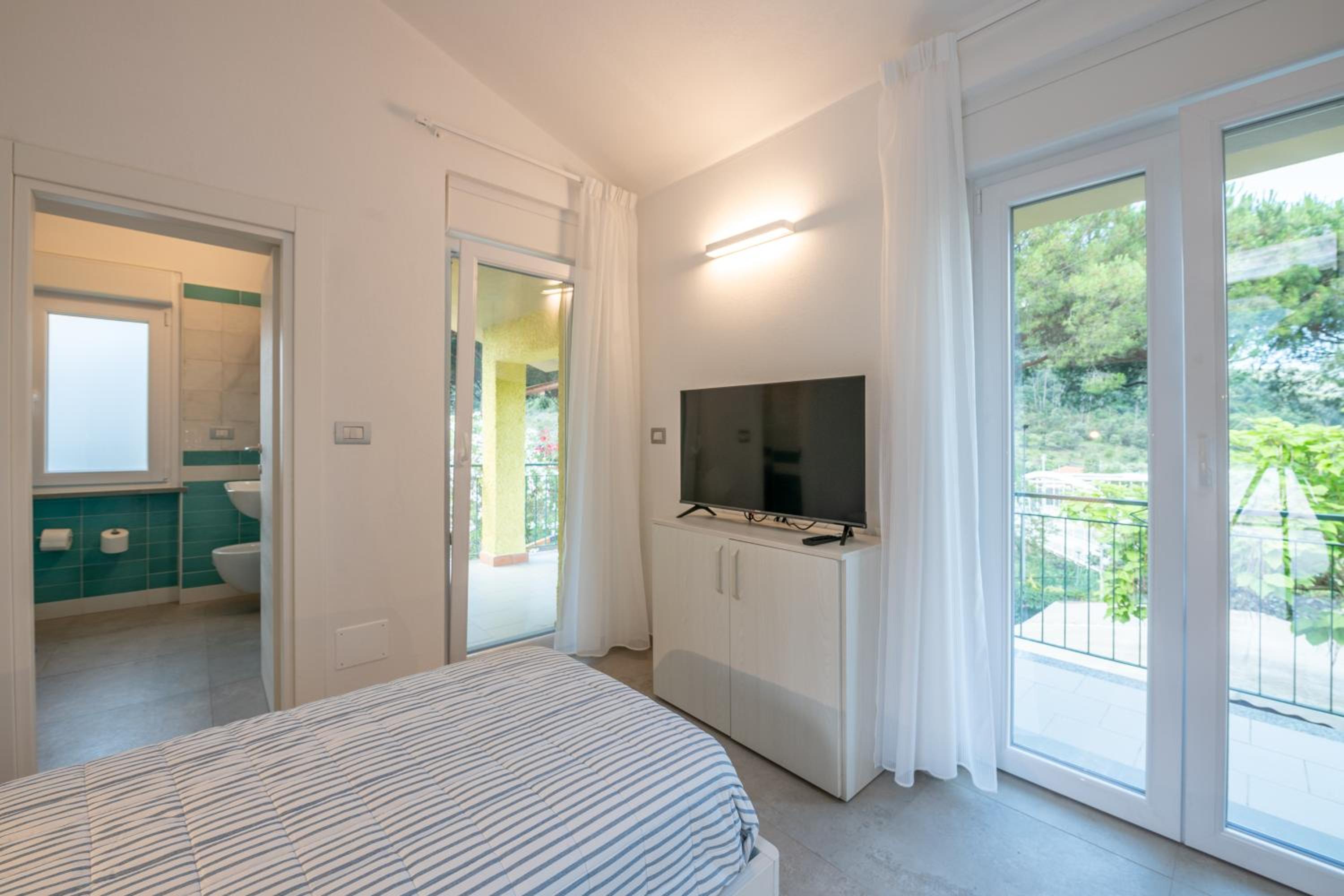 Triple Room with Private Bathroom photo 2