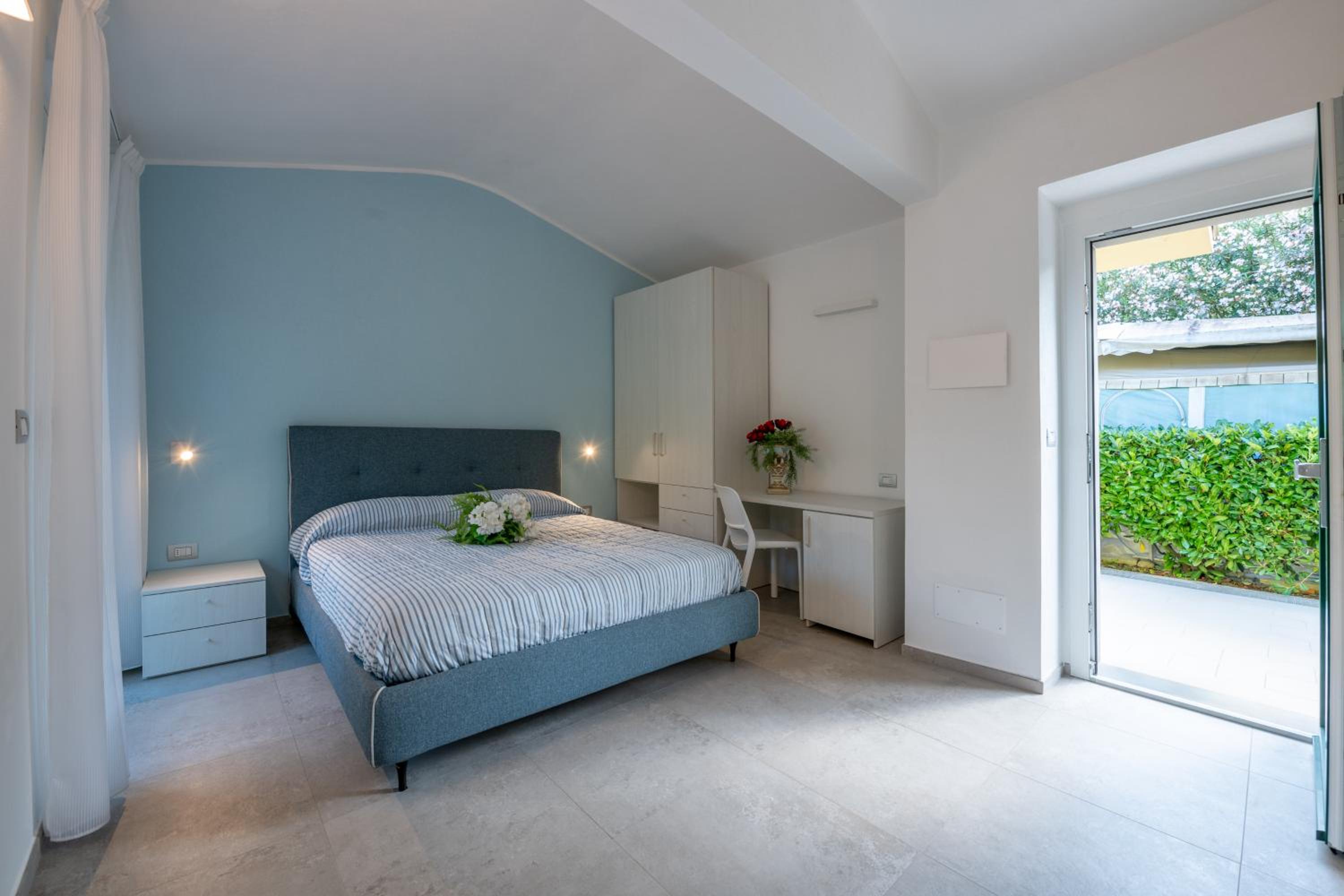 Quadruple Room with Private Bathroom photo 2
