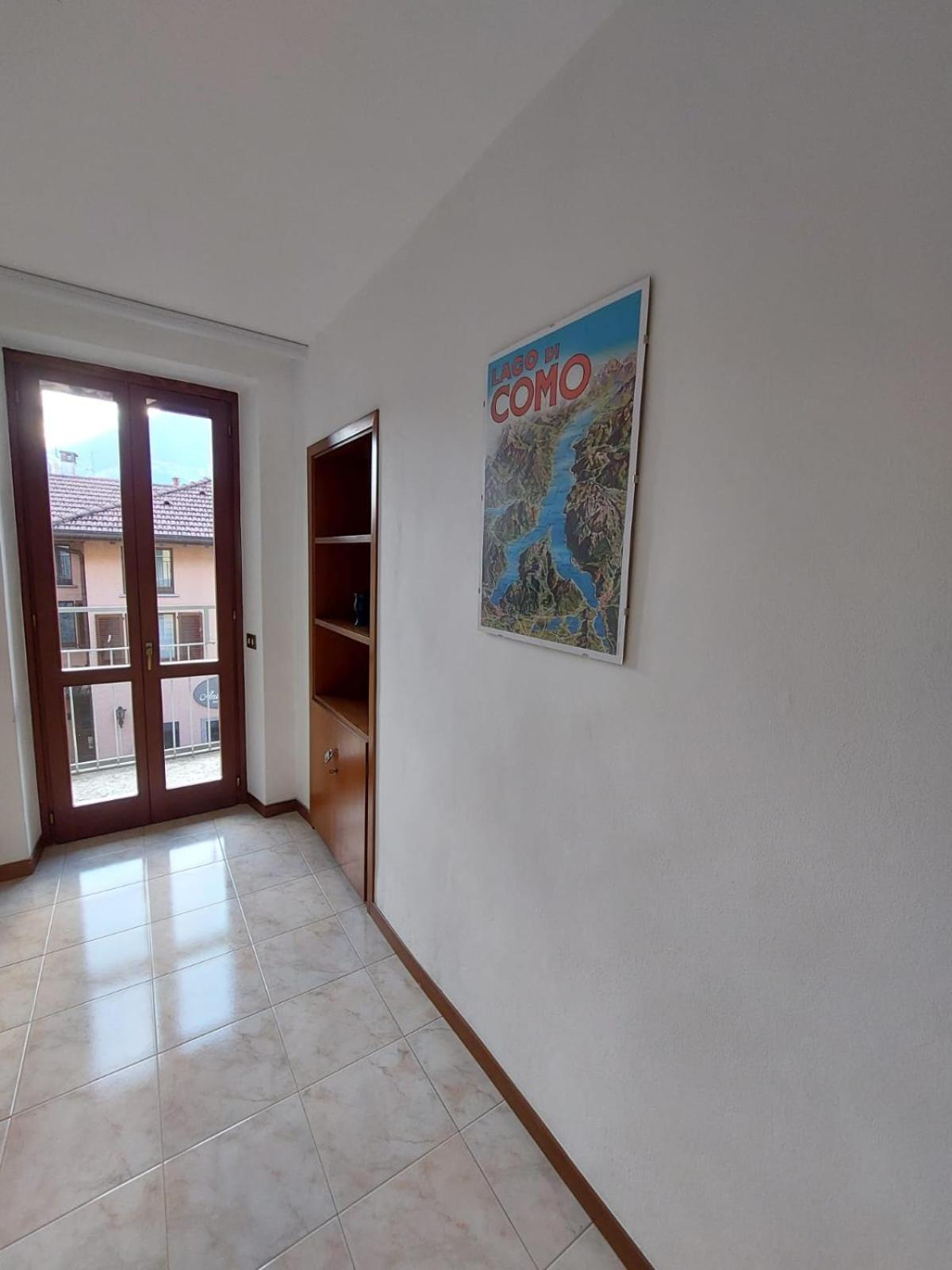 One-Bedroom Apartment with Lake View