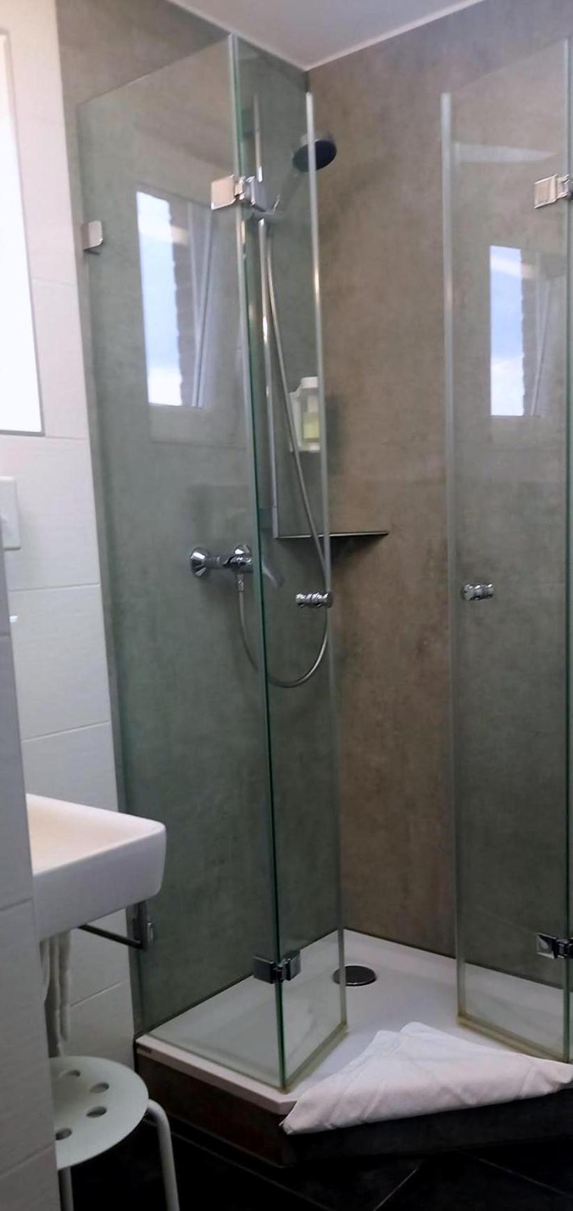 Single Room with Bathroom photo 3