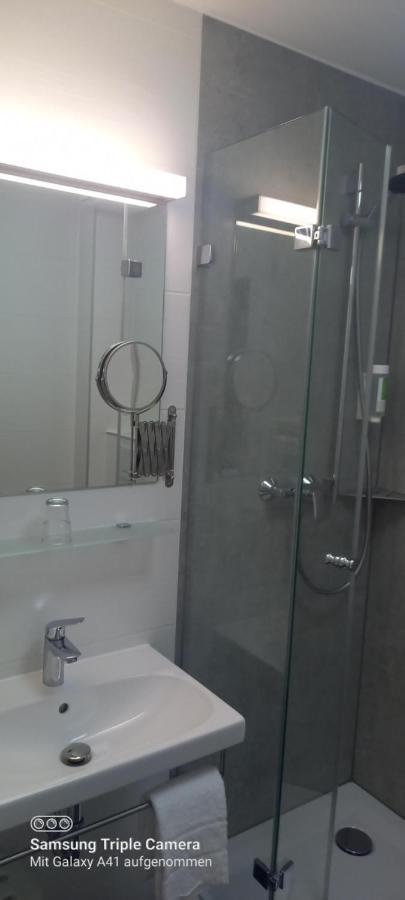 Single Room with Bathroom photo 2