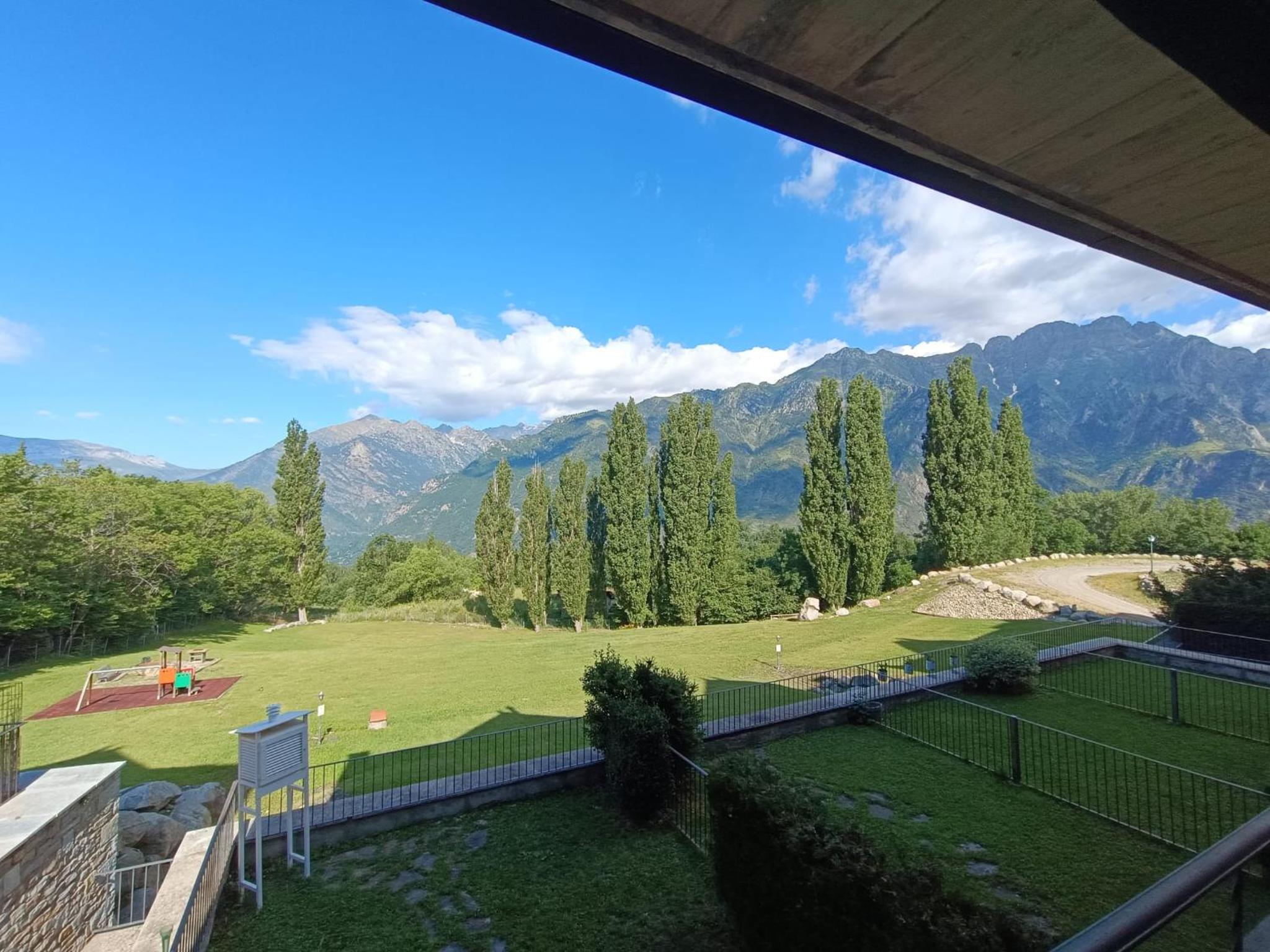 Apartment With Mountain View photo 3