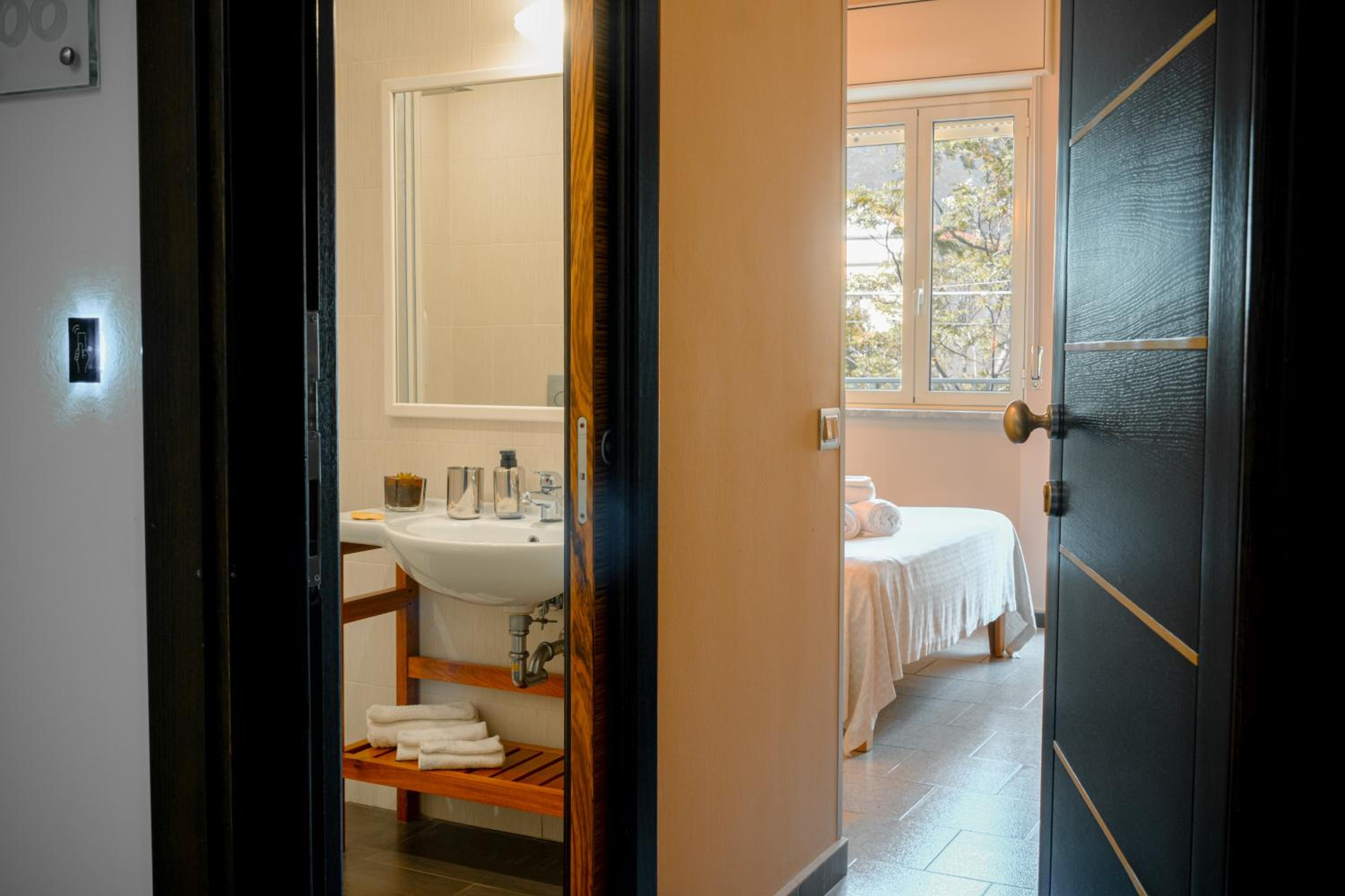 Double Room - Photo 8
