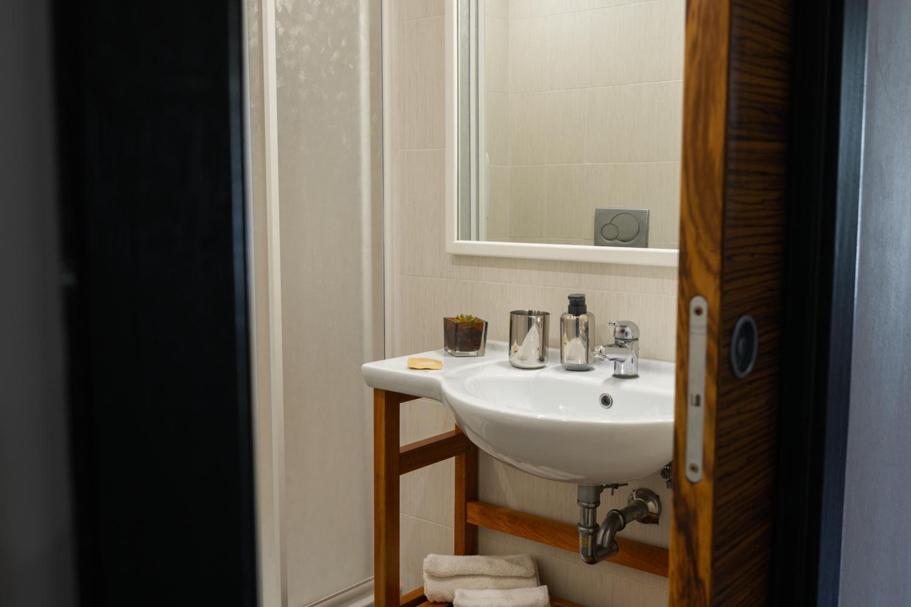 Double Room - Photo 9