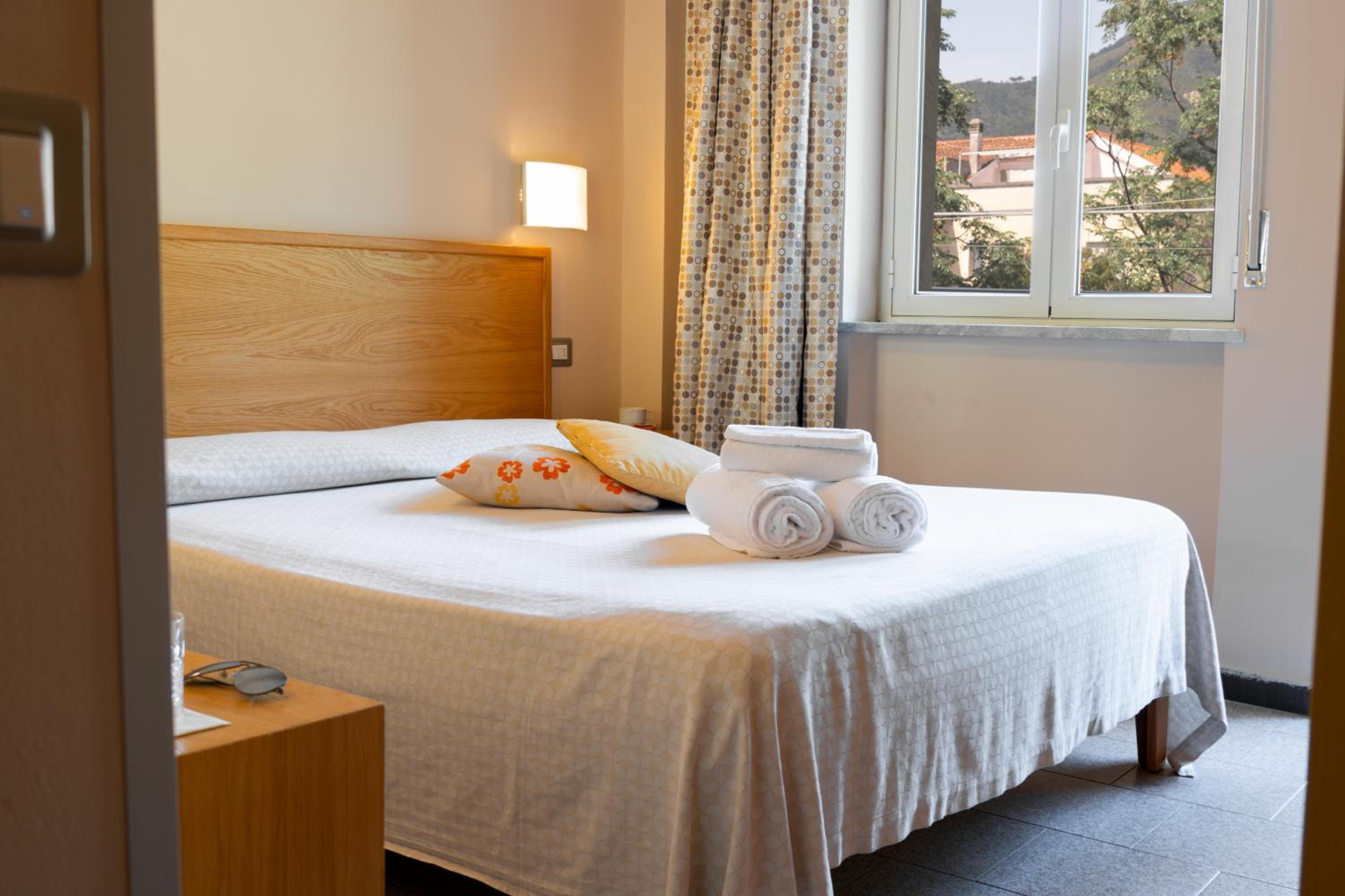 Double Room - Photo 5
