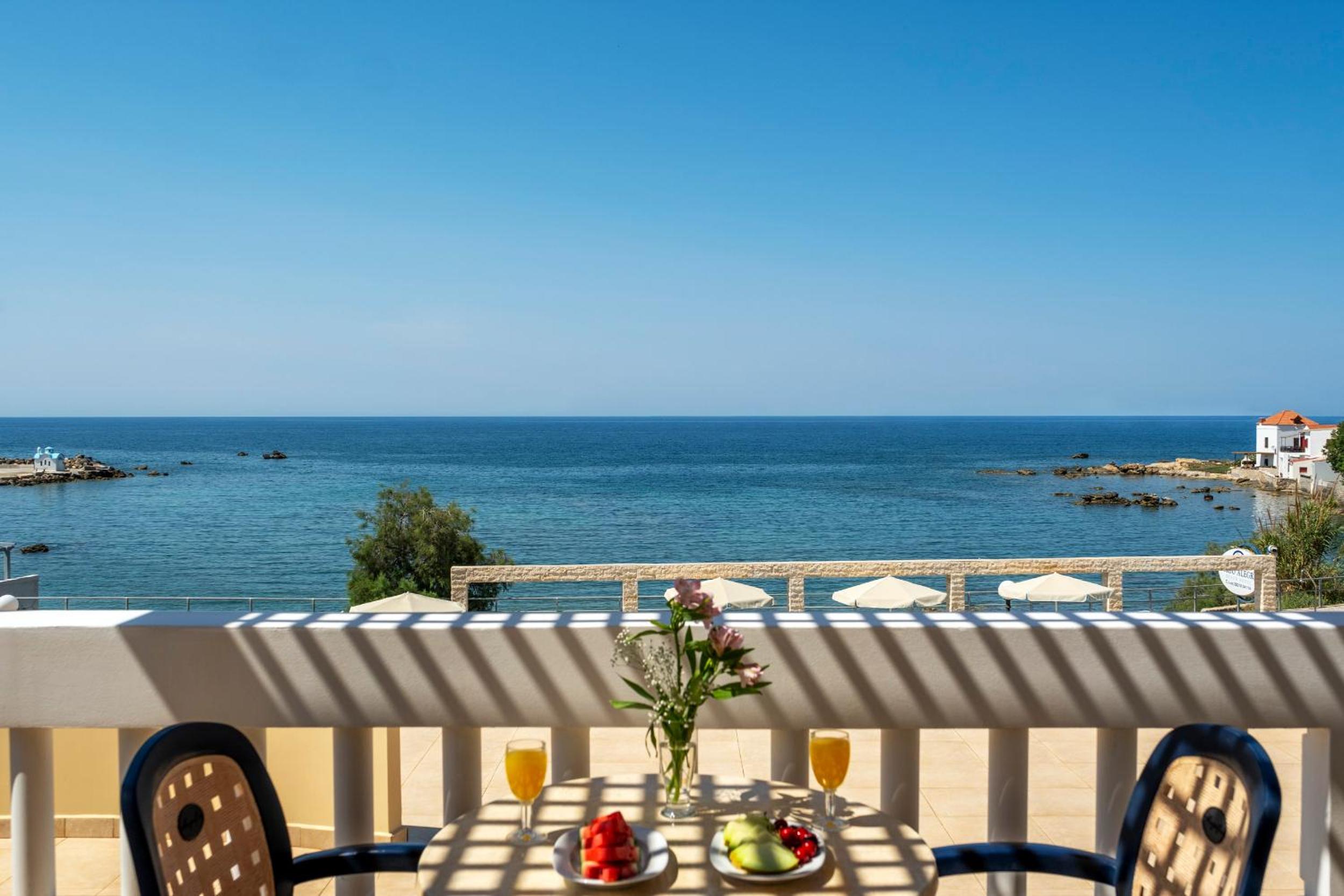 Double Room with Pool View - Photo 5