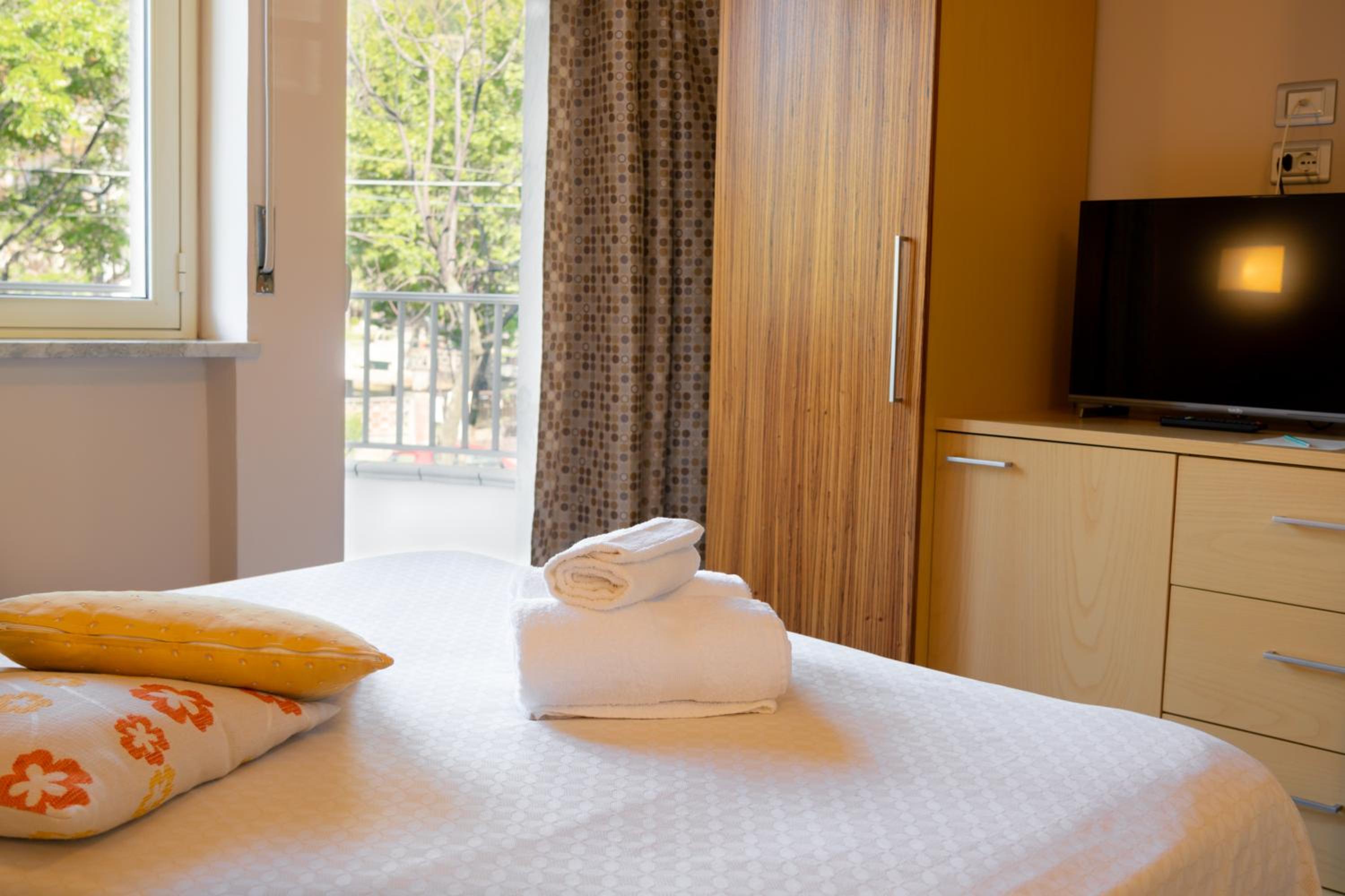 Double Room - Photo 4