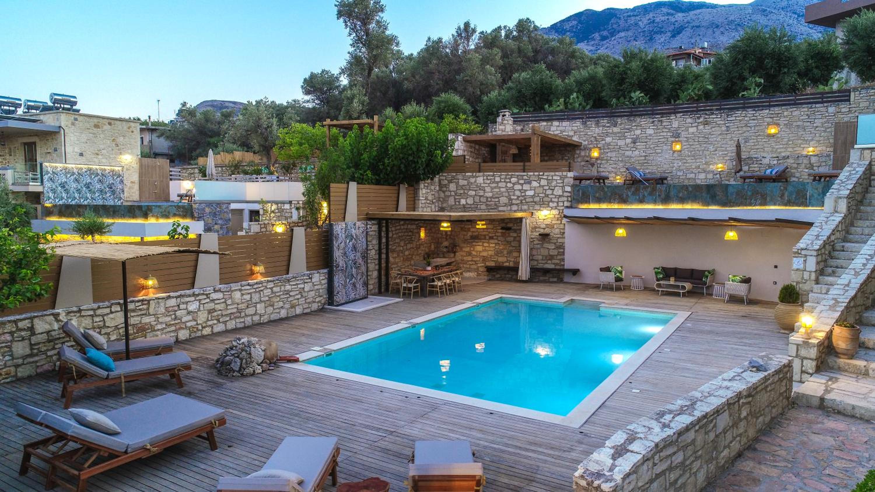 Villa with Private Pool - Photo 8