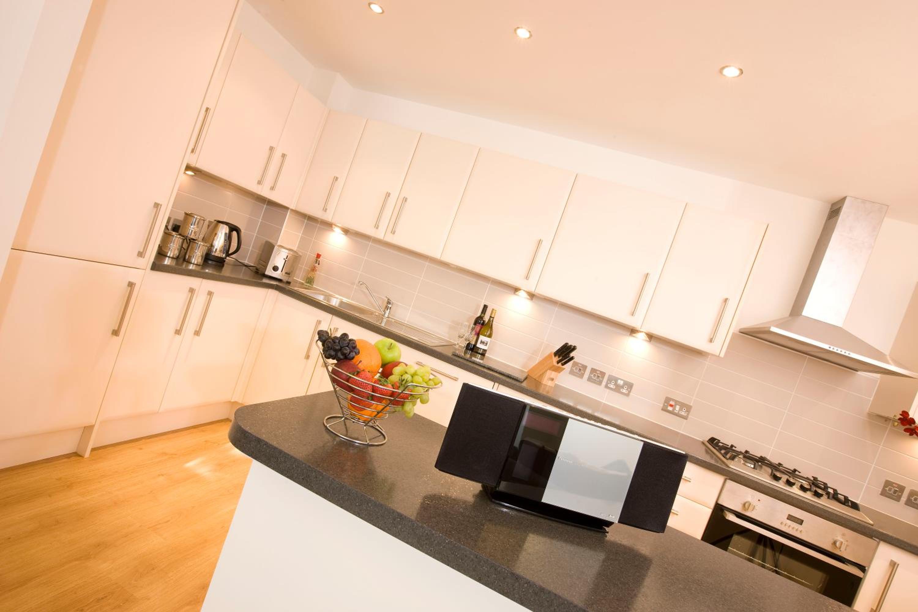 One-Bedroom Apartment - High Street photo 2