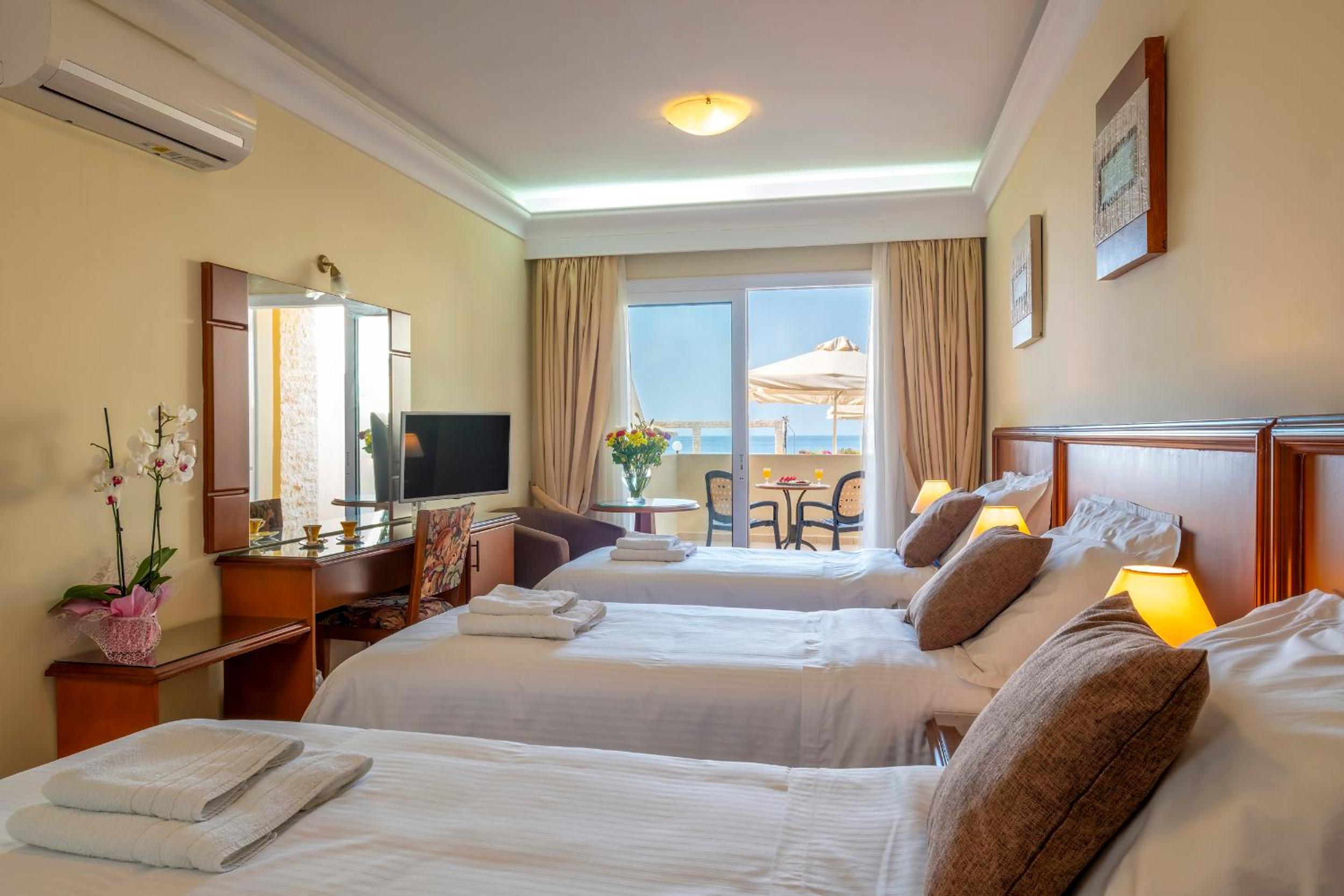 Triple Room with Pool View