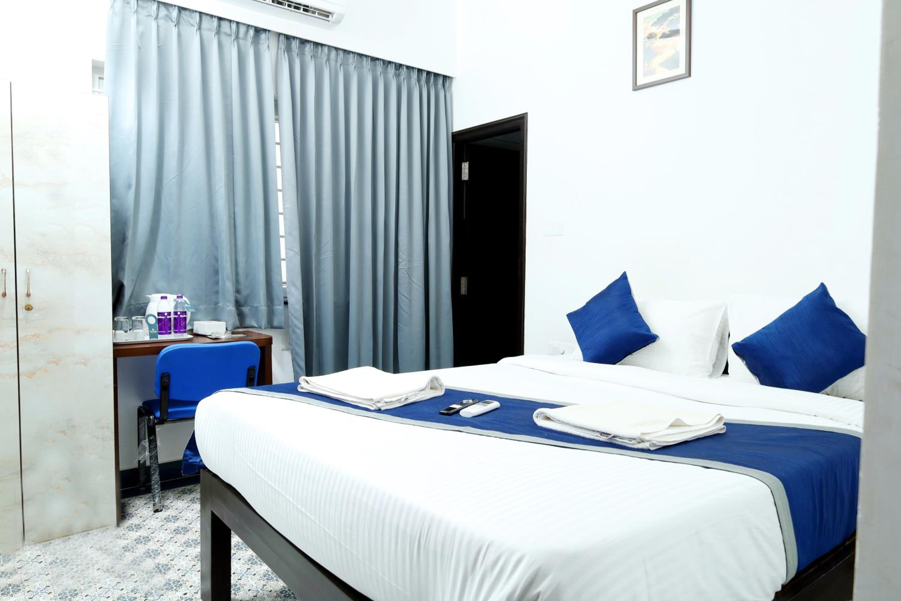 Deluxe Queen Room - Photo 1